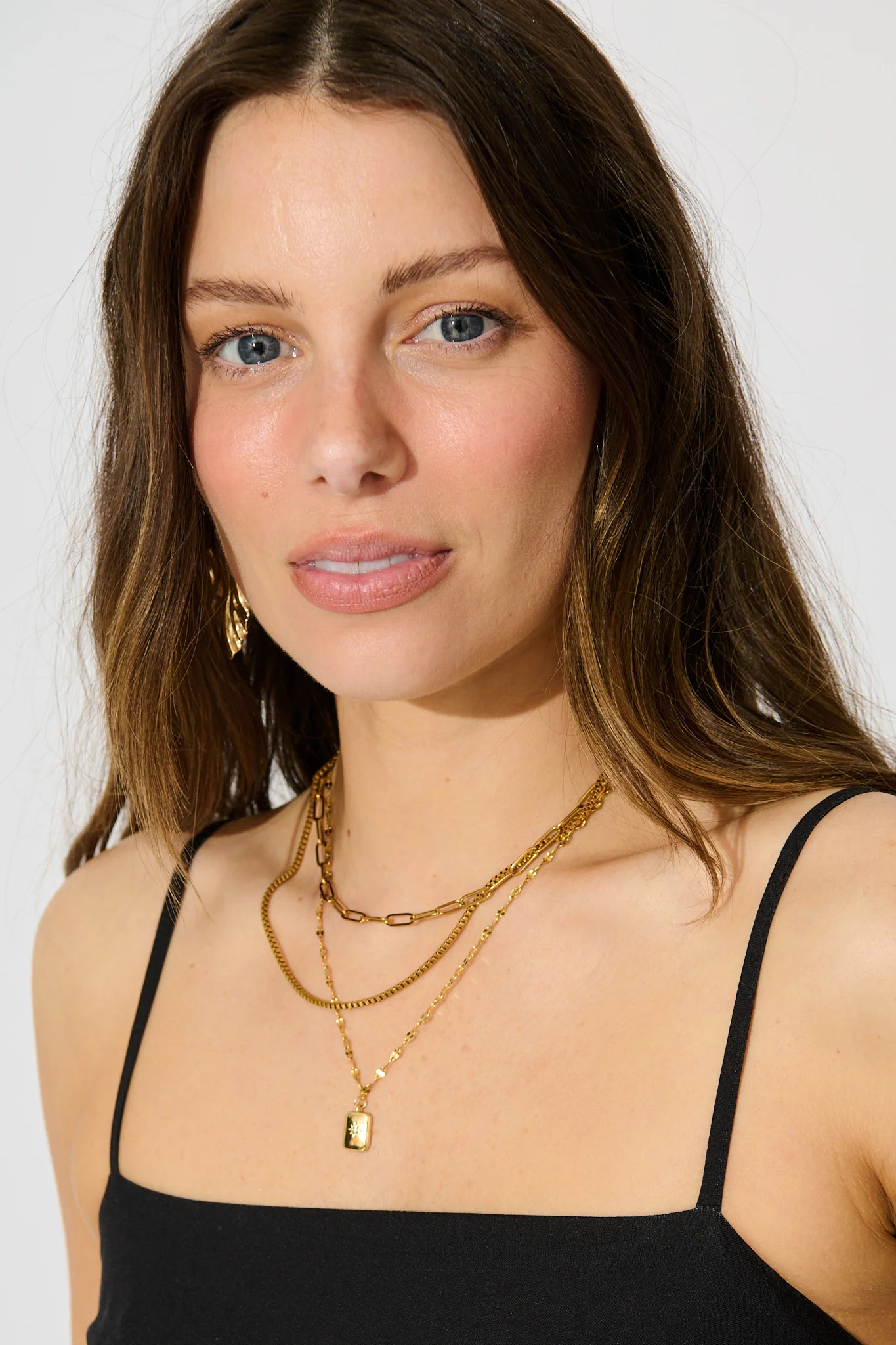 Isla Layered Chain Necklace in Gold - Image 4