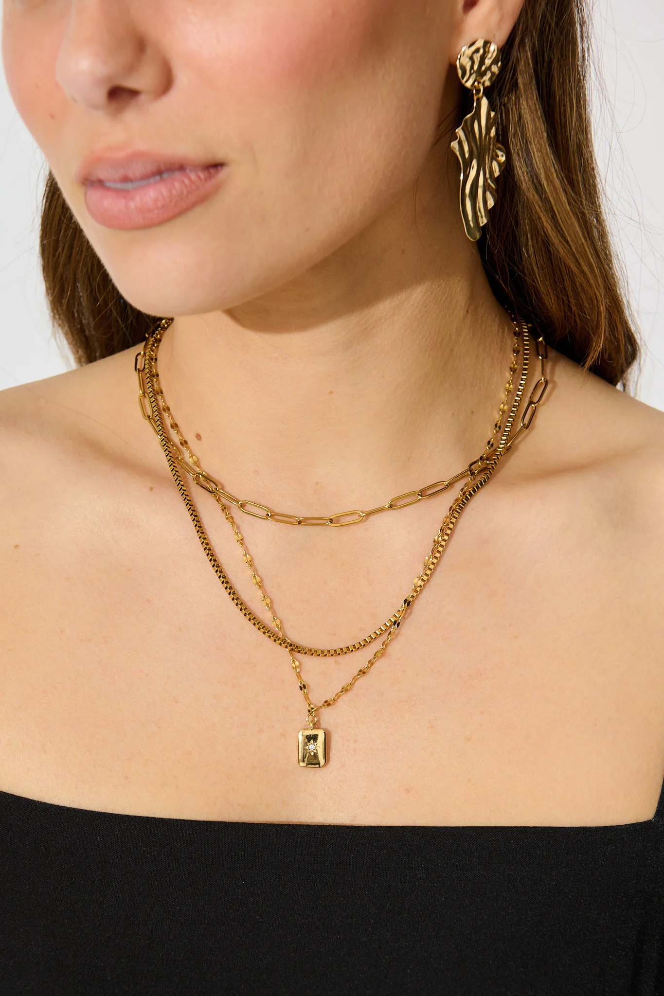 Isla Layered Chain Necklace in Gold - Image 6