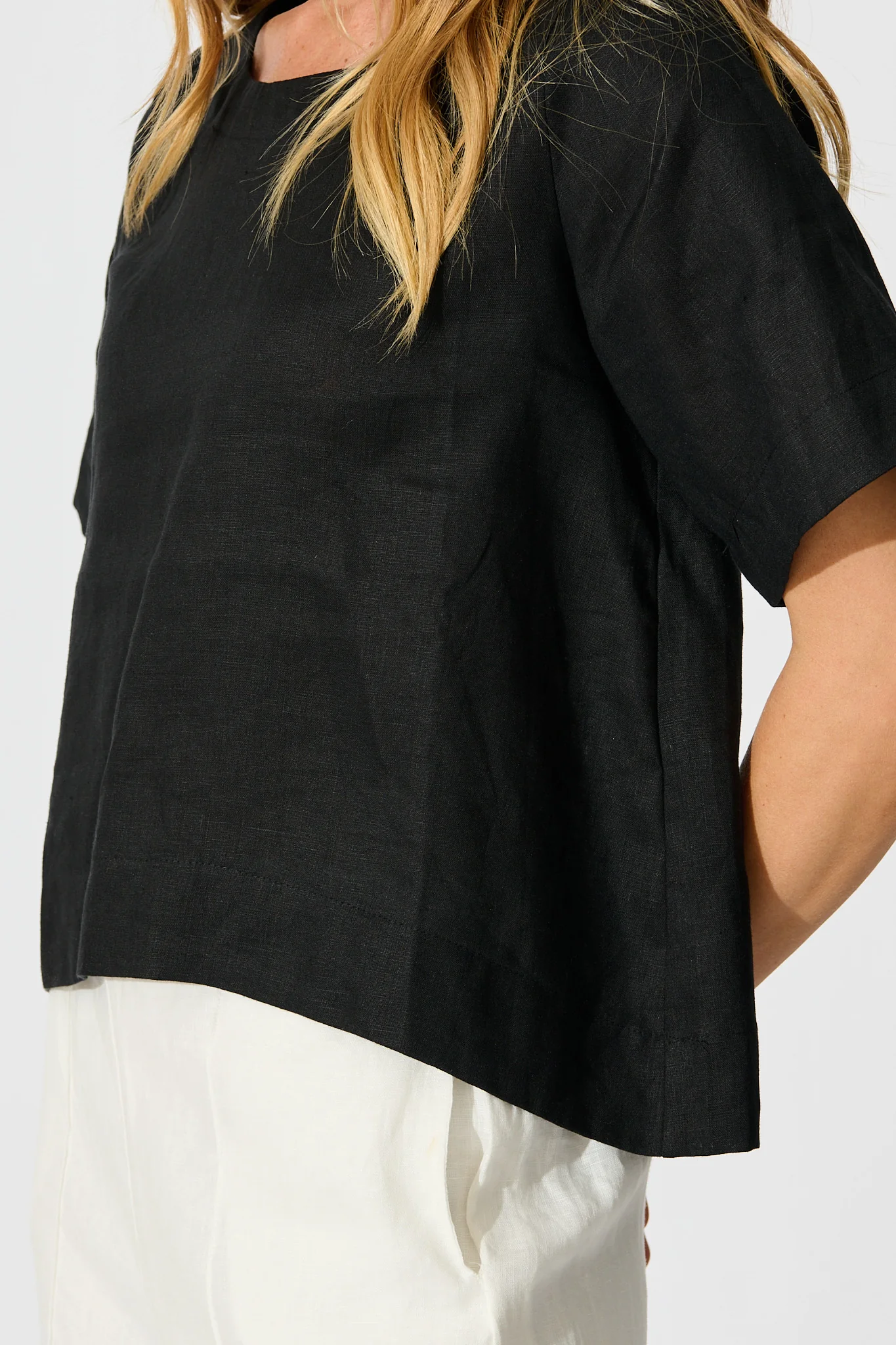 Island Soul Top in Black Linen - Image 7