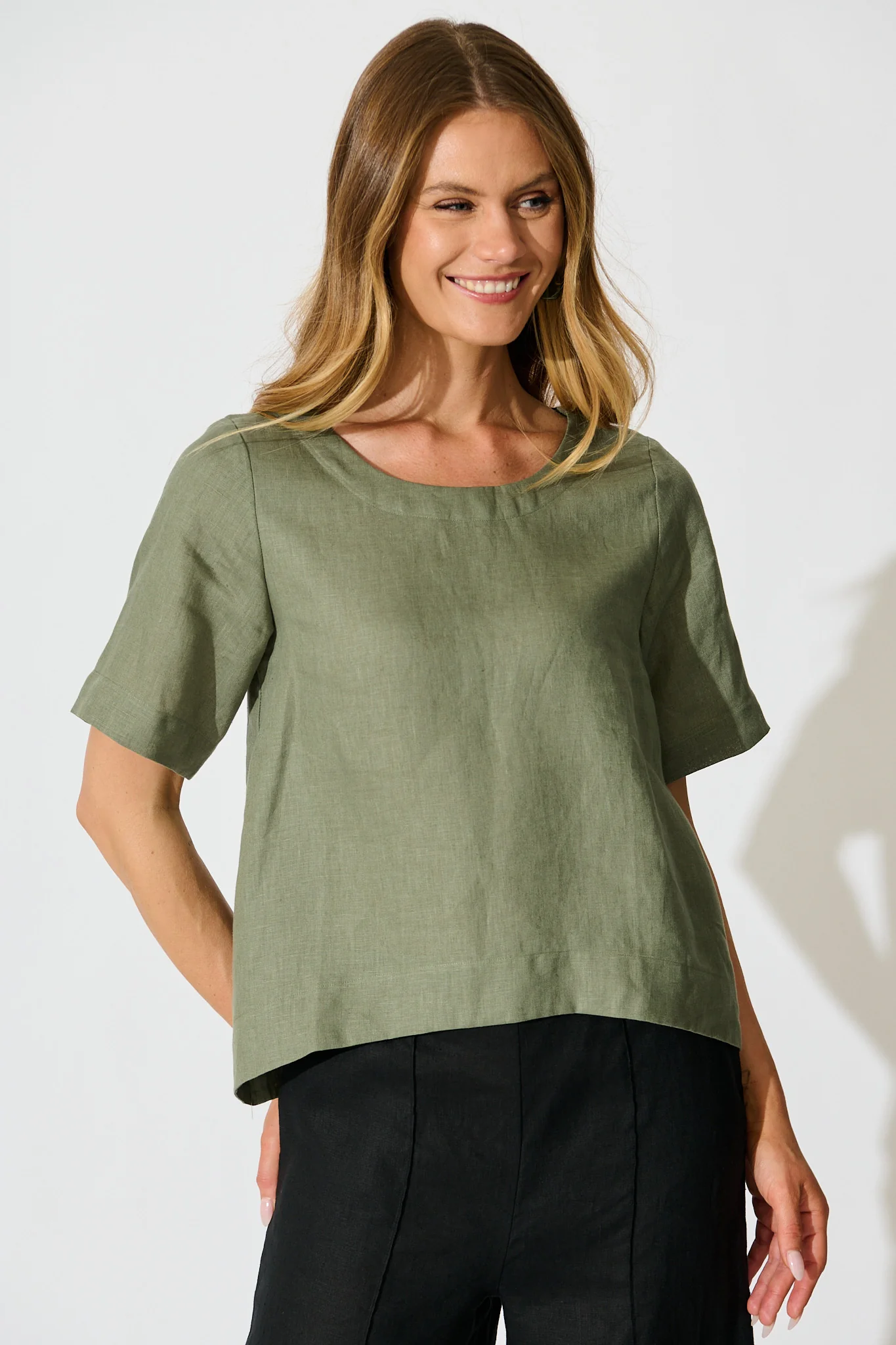 Island Soul Top in Khaki Linen - Image 3