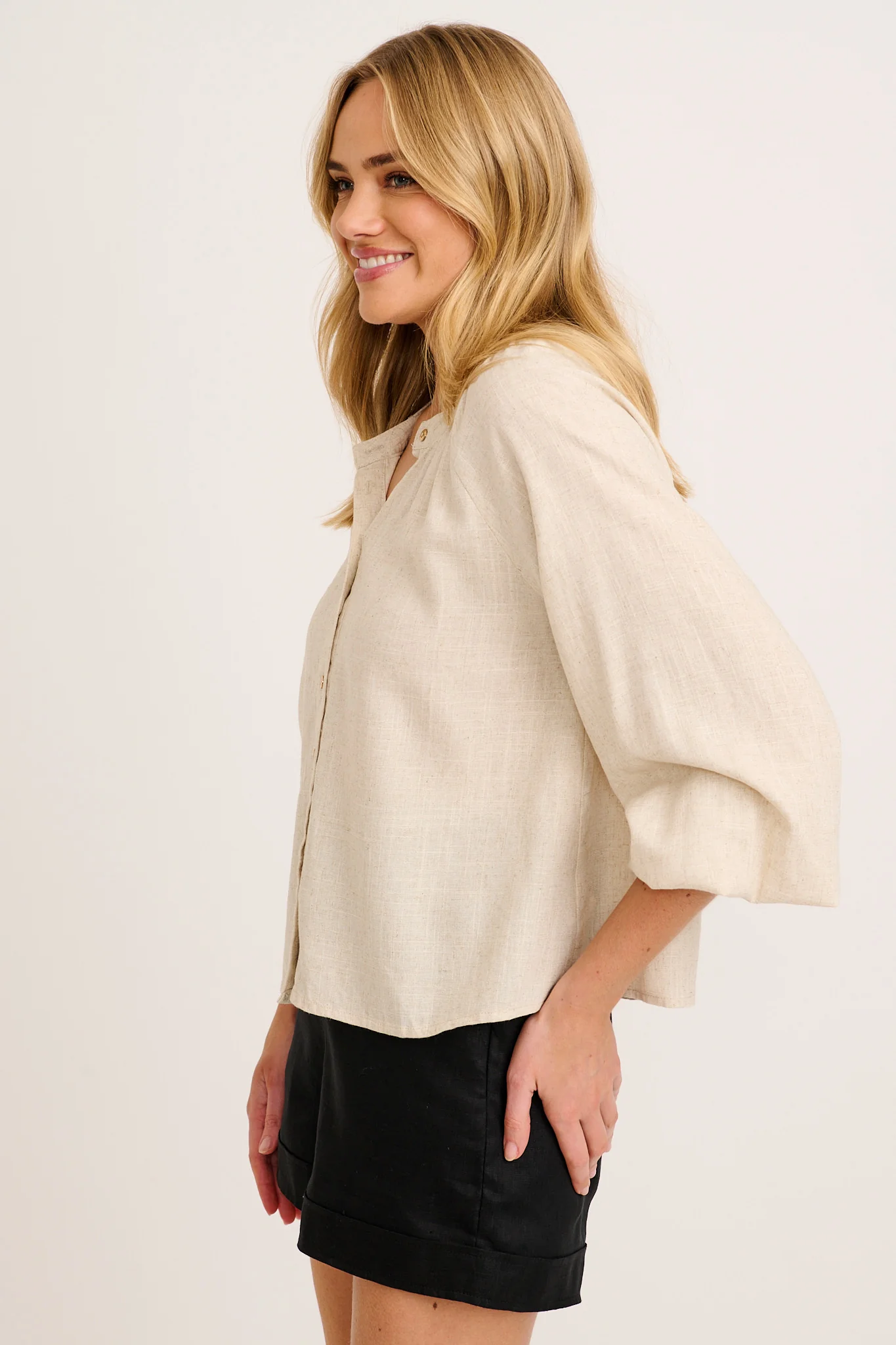 Island Whisperer Top in Oatmeal Linen Blend - Image 2