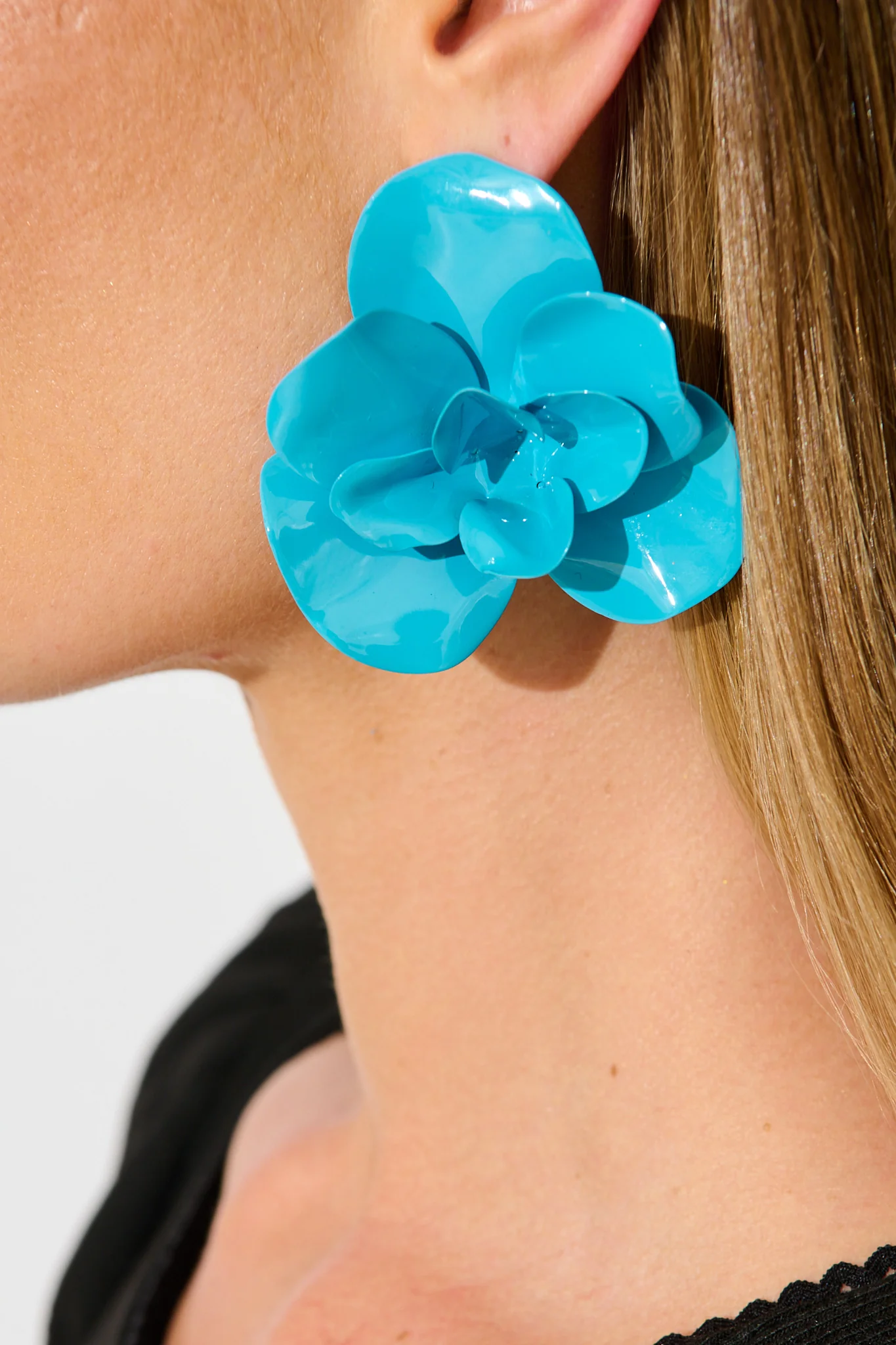 Ivy Floral Stud Earrings in Blue Resin - Image 3