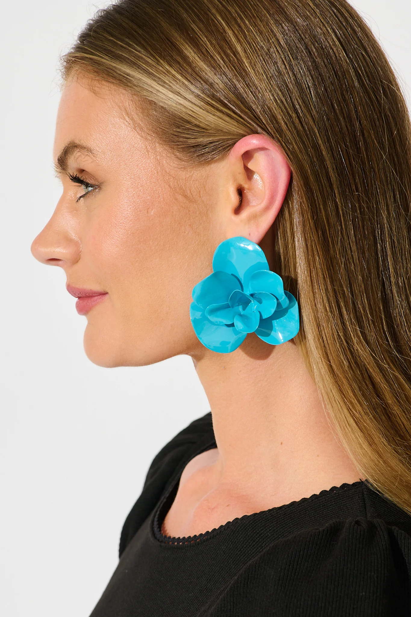 Ivy Floral Stud Earrings in Blue Resin - Image 4