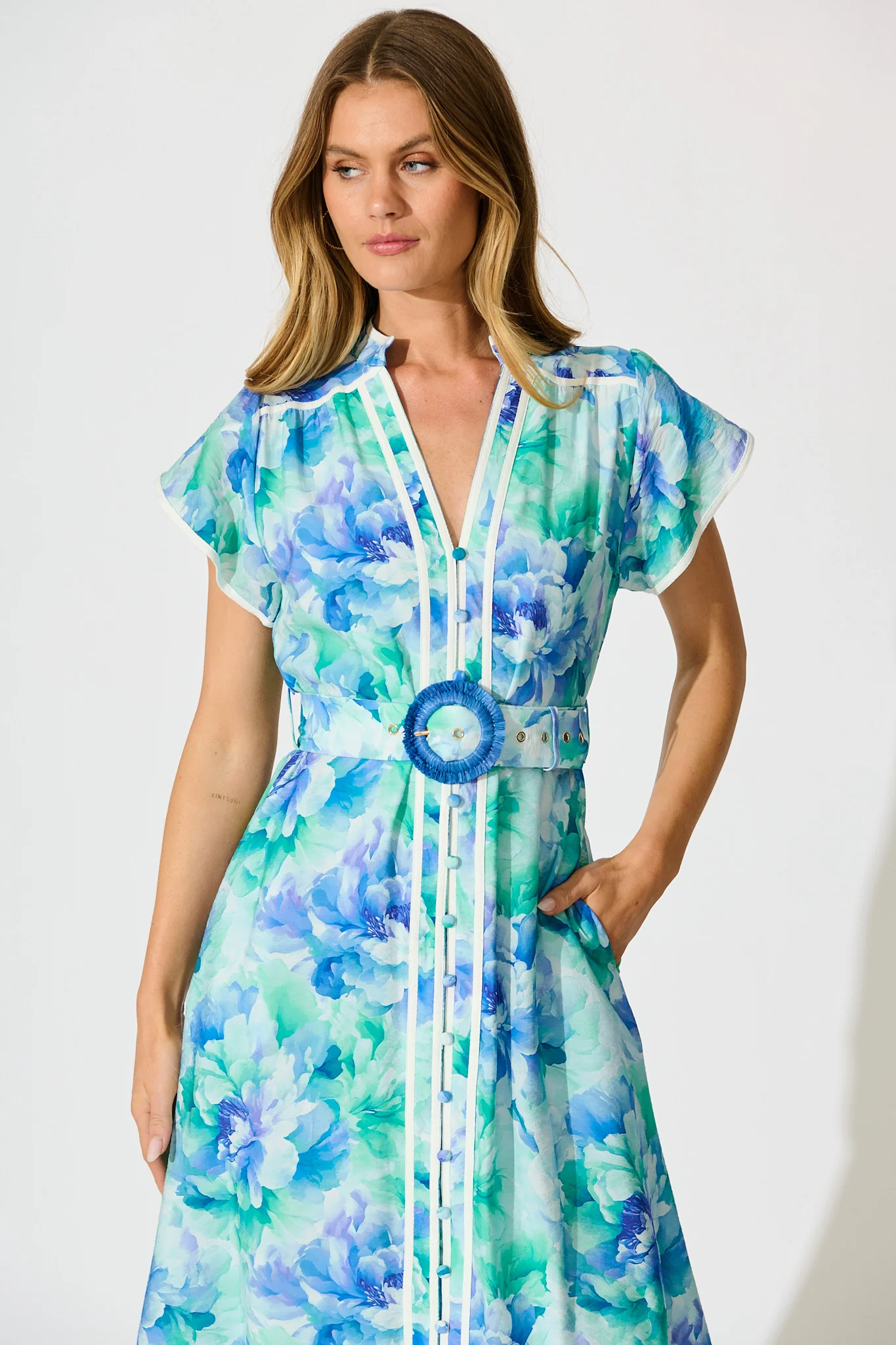 Jovanni Midi Dress in Blue Floral - Image 2