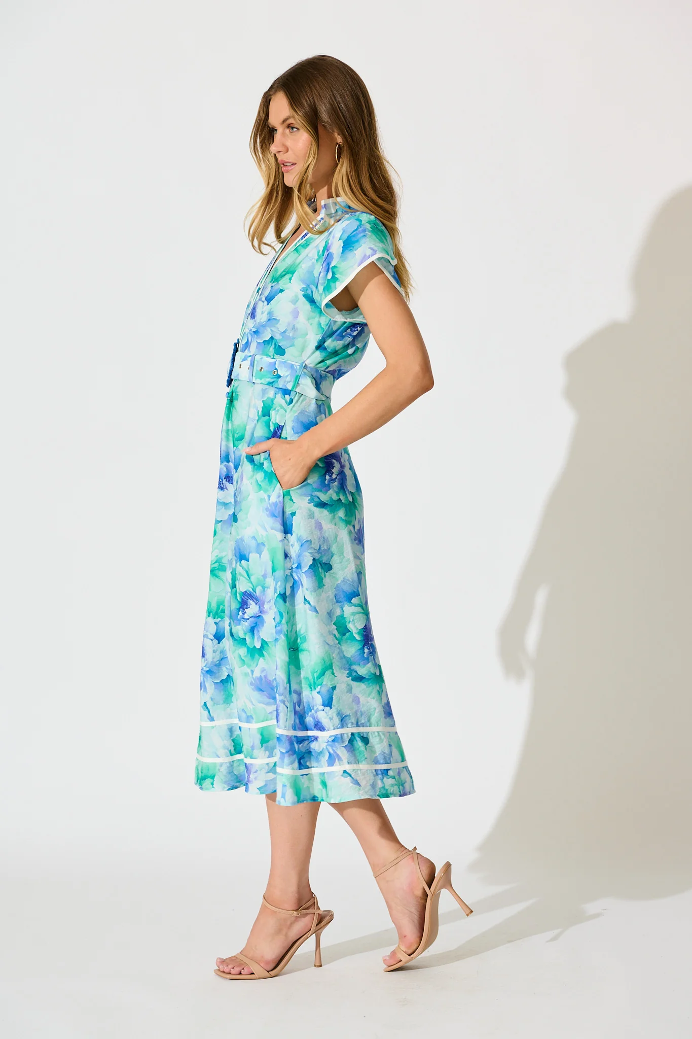 Jovanni Midi Dress in Blue Floral - Image 3