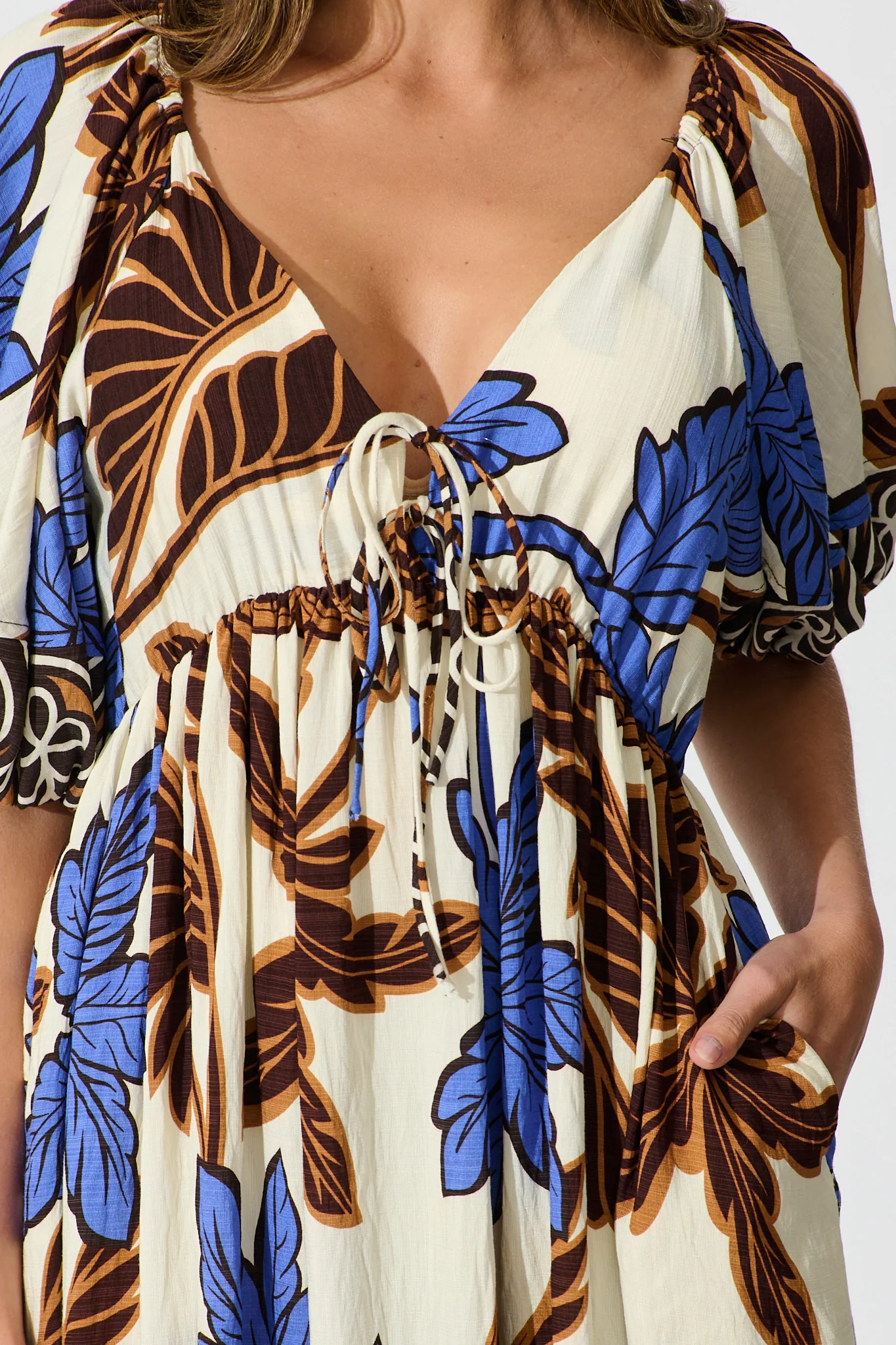 Juna Maxi Dress in Blue with Brown Leaf Print - Image 7