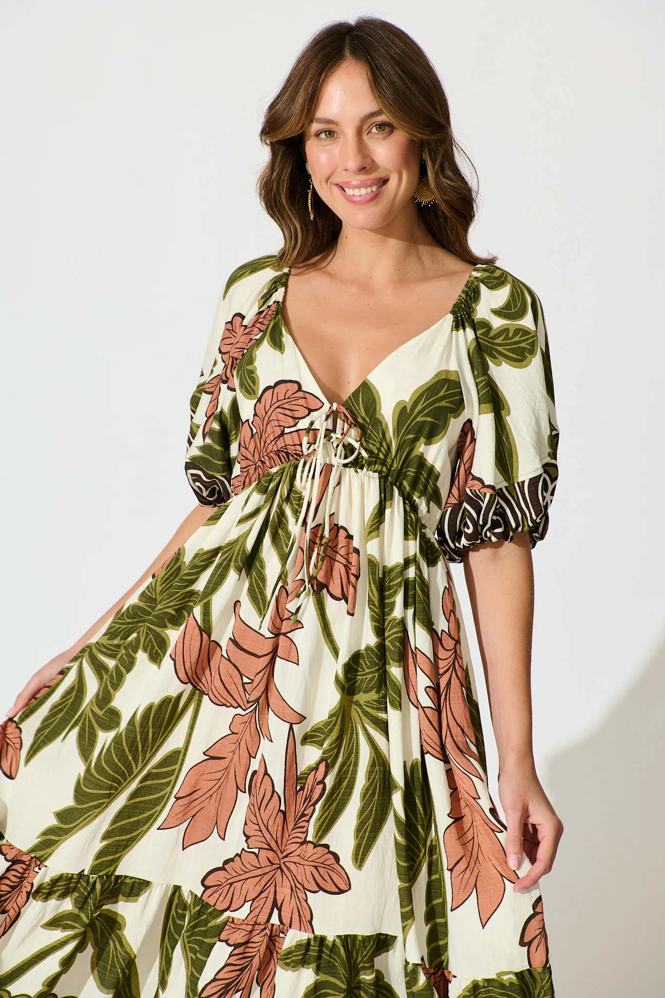 Juna Maxi Dress in Green with Brown Leaf Print - Image 4