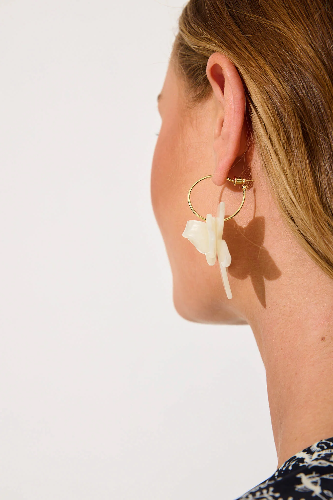 Lola Drop Earrings In Gold With White Resin - Image 4