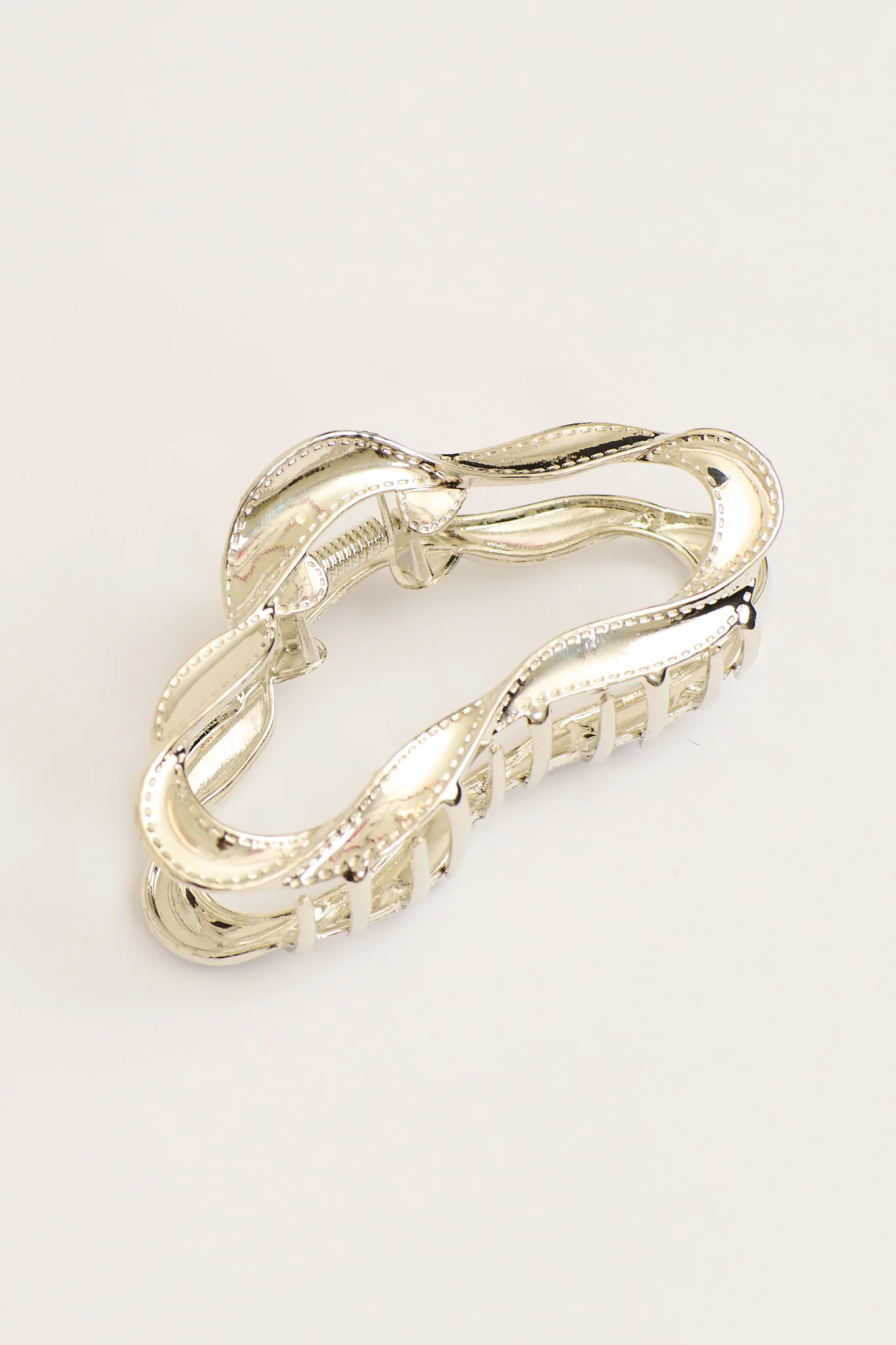 Lovara Metal Hair Claw In Silver