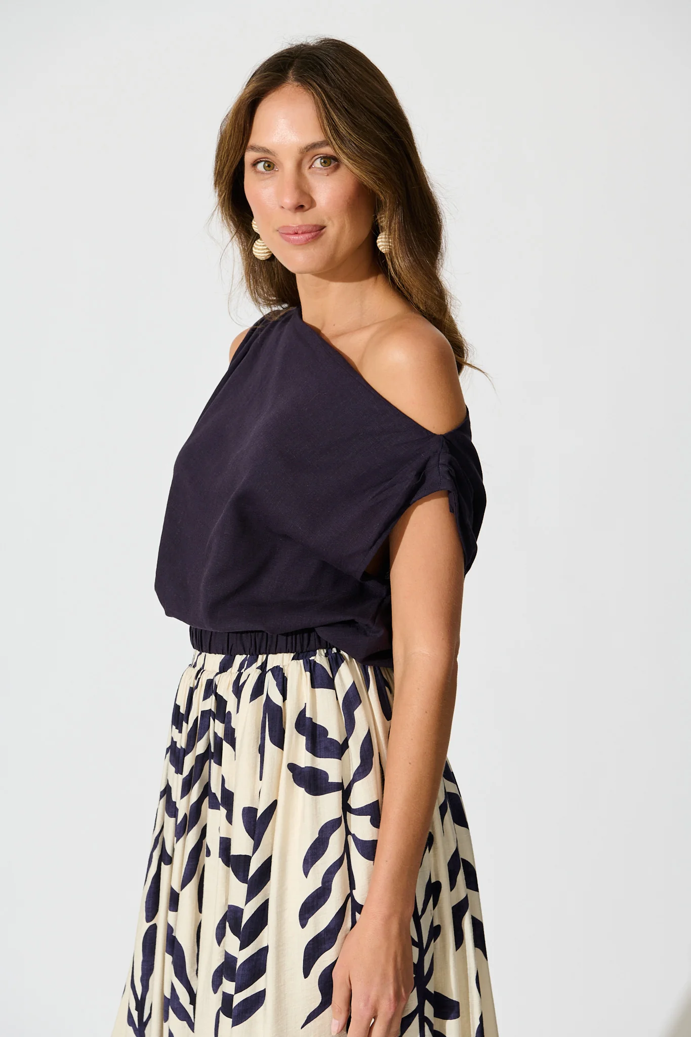 Lucille Off Shoulder Top In Navy Cotton Linen - Image 2