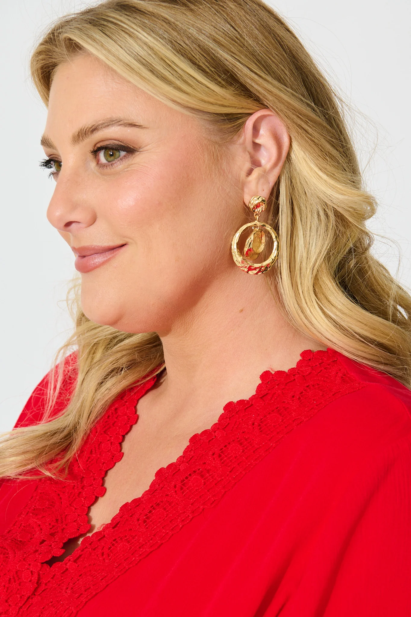 Maren Circle Drop Earrings in Gold Textured - Image 2