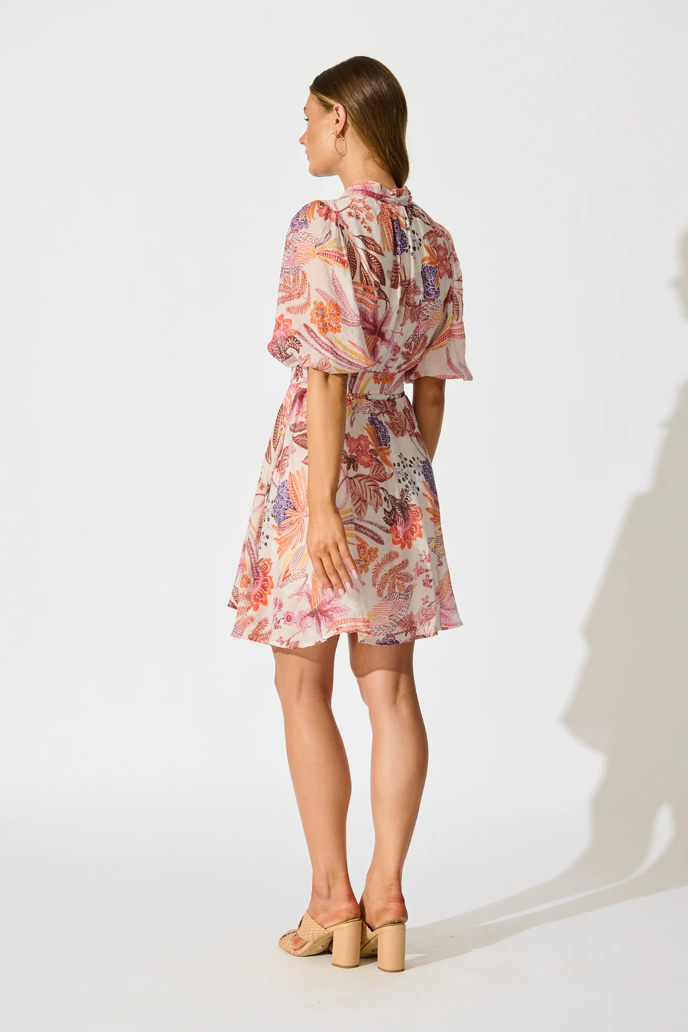 Marilina Short Dress in Multi Tan Leaf Print - Image 4