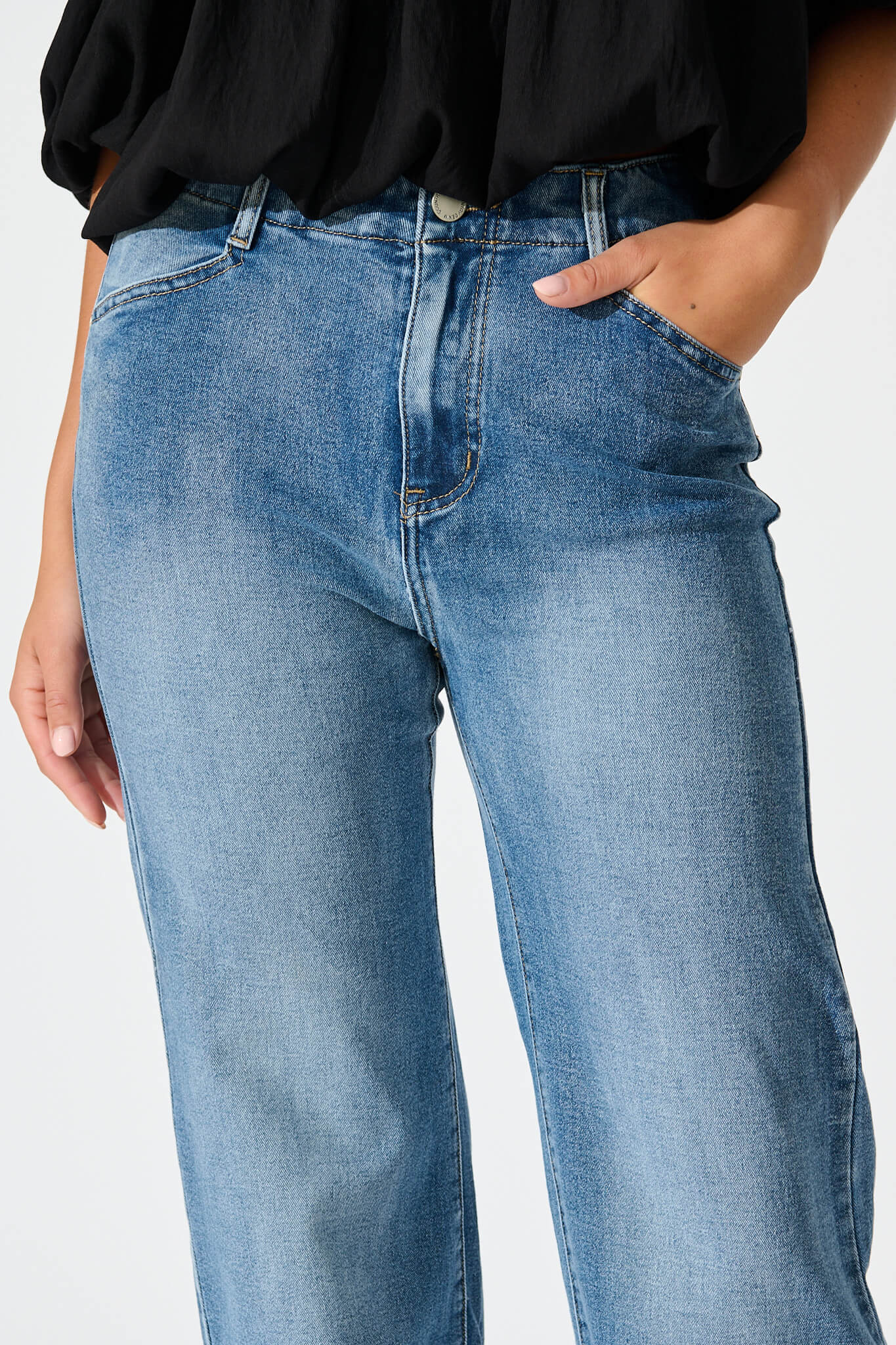 Maxille High Rise Wide Leg Jean in Mid Blue Denim - Image 4