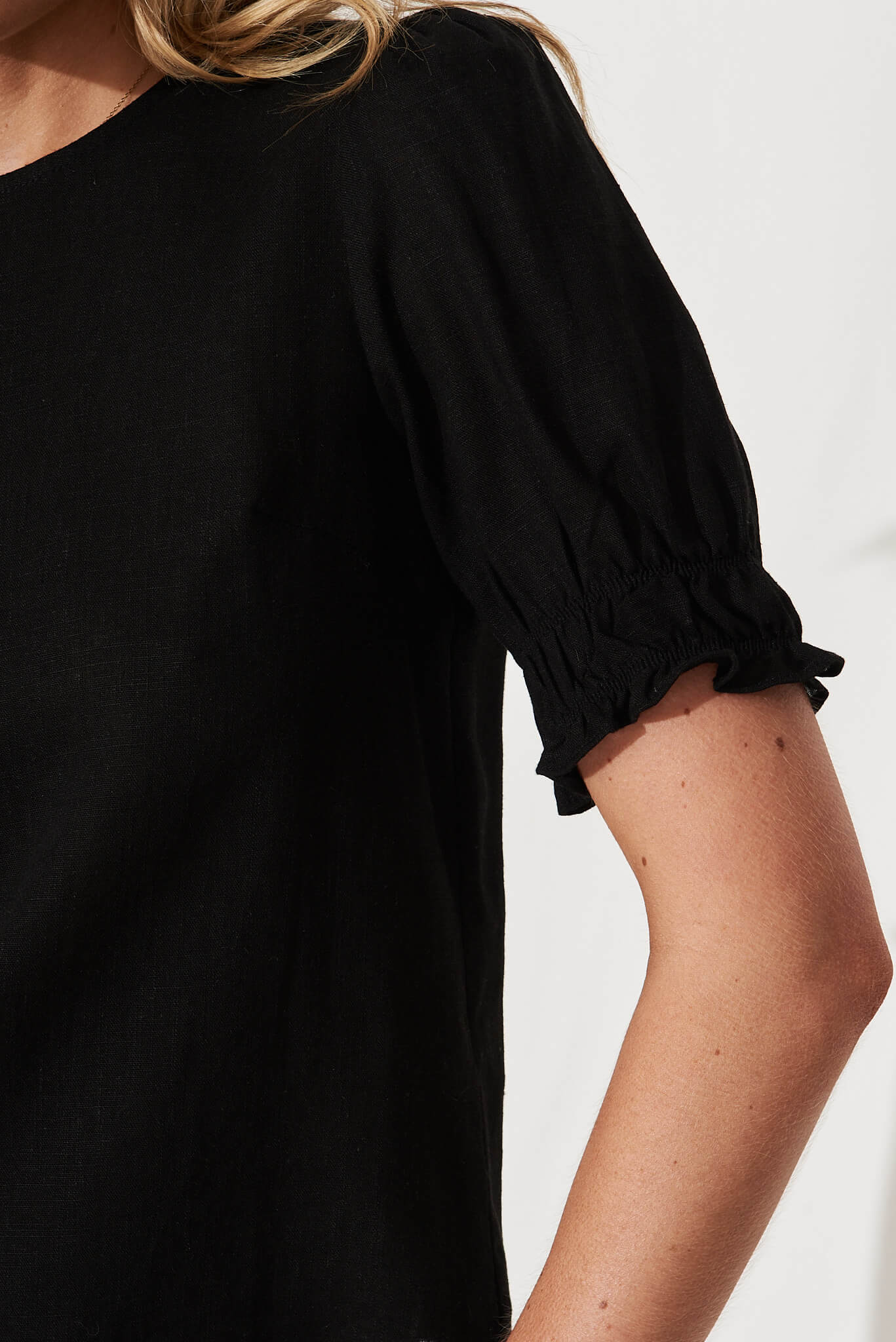 Melanie Top In Black Linen Blend - Image 5