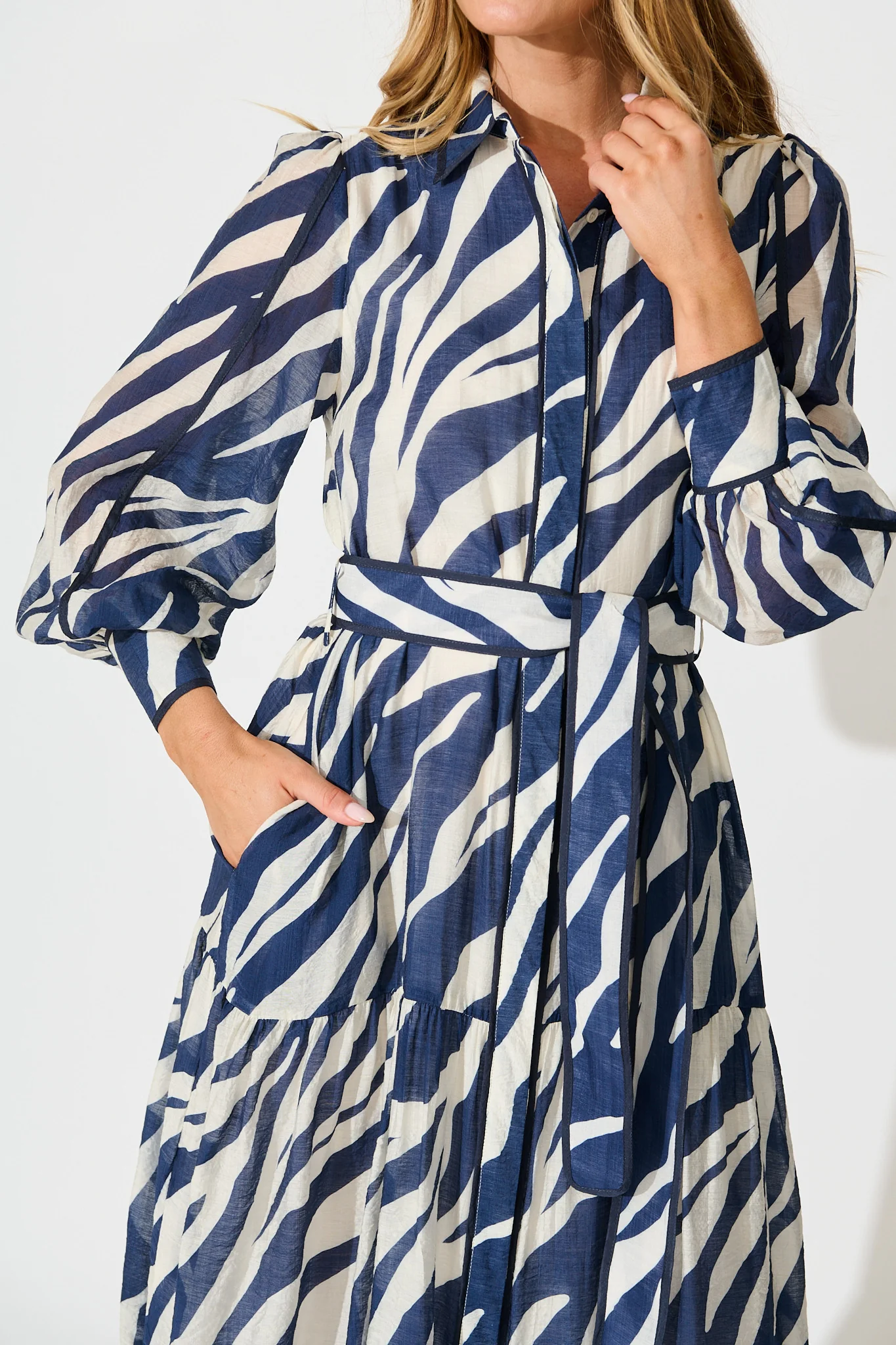 Naylor Maxi Shirt Dress in Navy with White Print - Image 5
