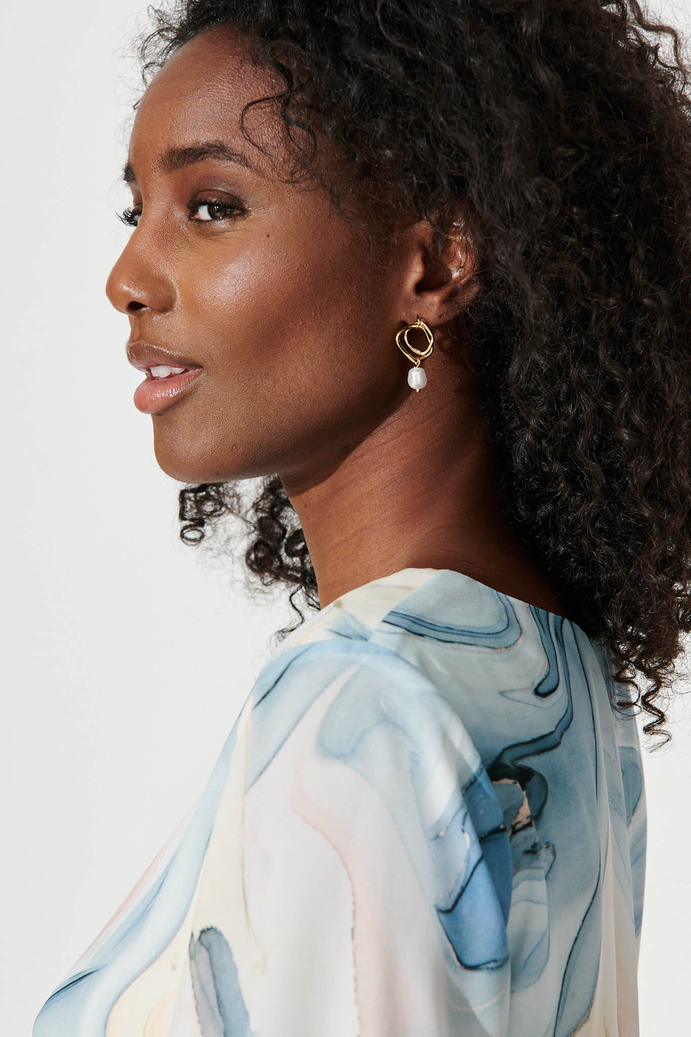 Nessie Drop Earrings In Gold - Image 3