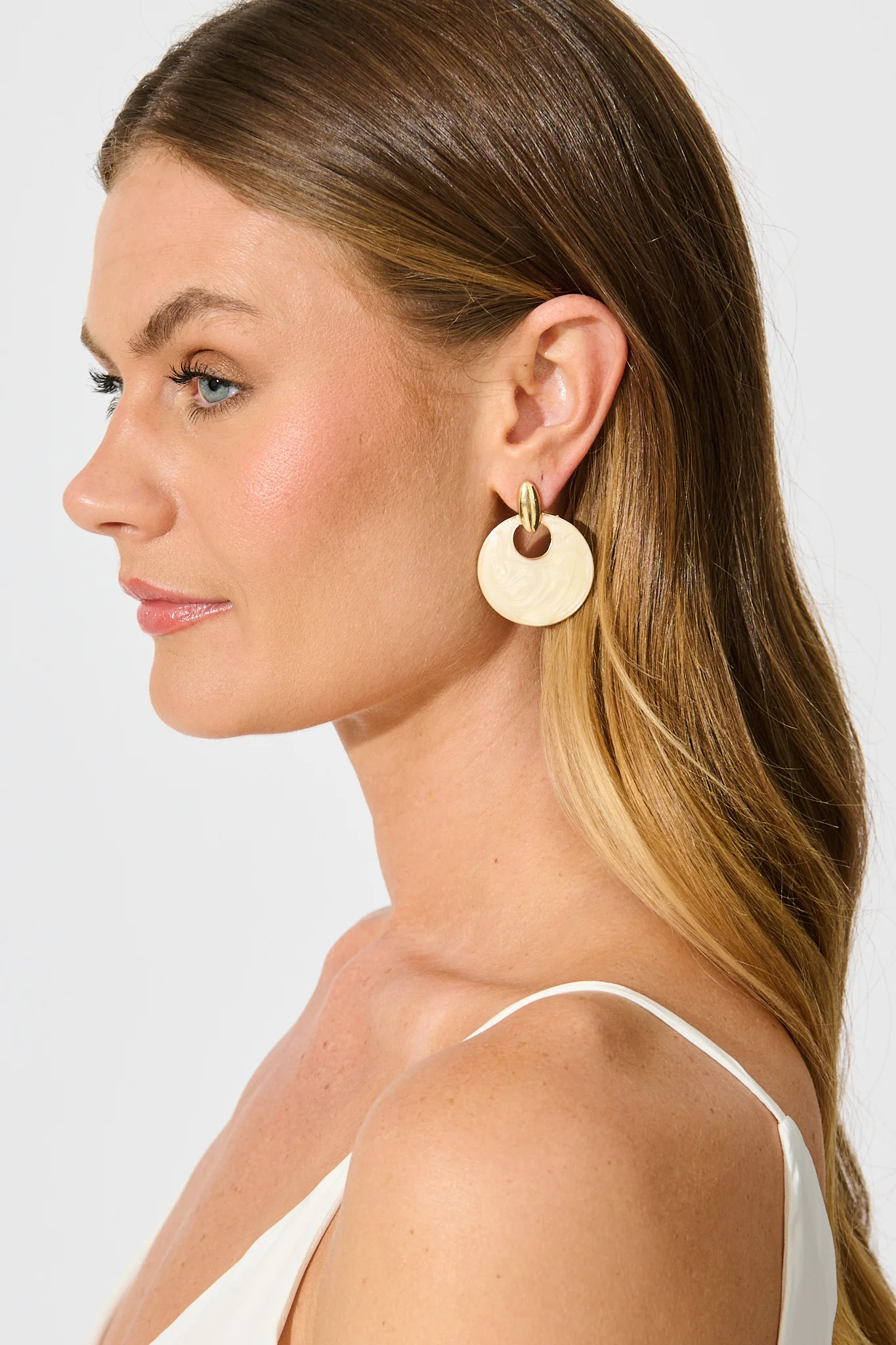 Nova Resin Drop Earrings in Gold with Cream Swirl - Image 4