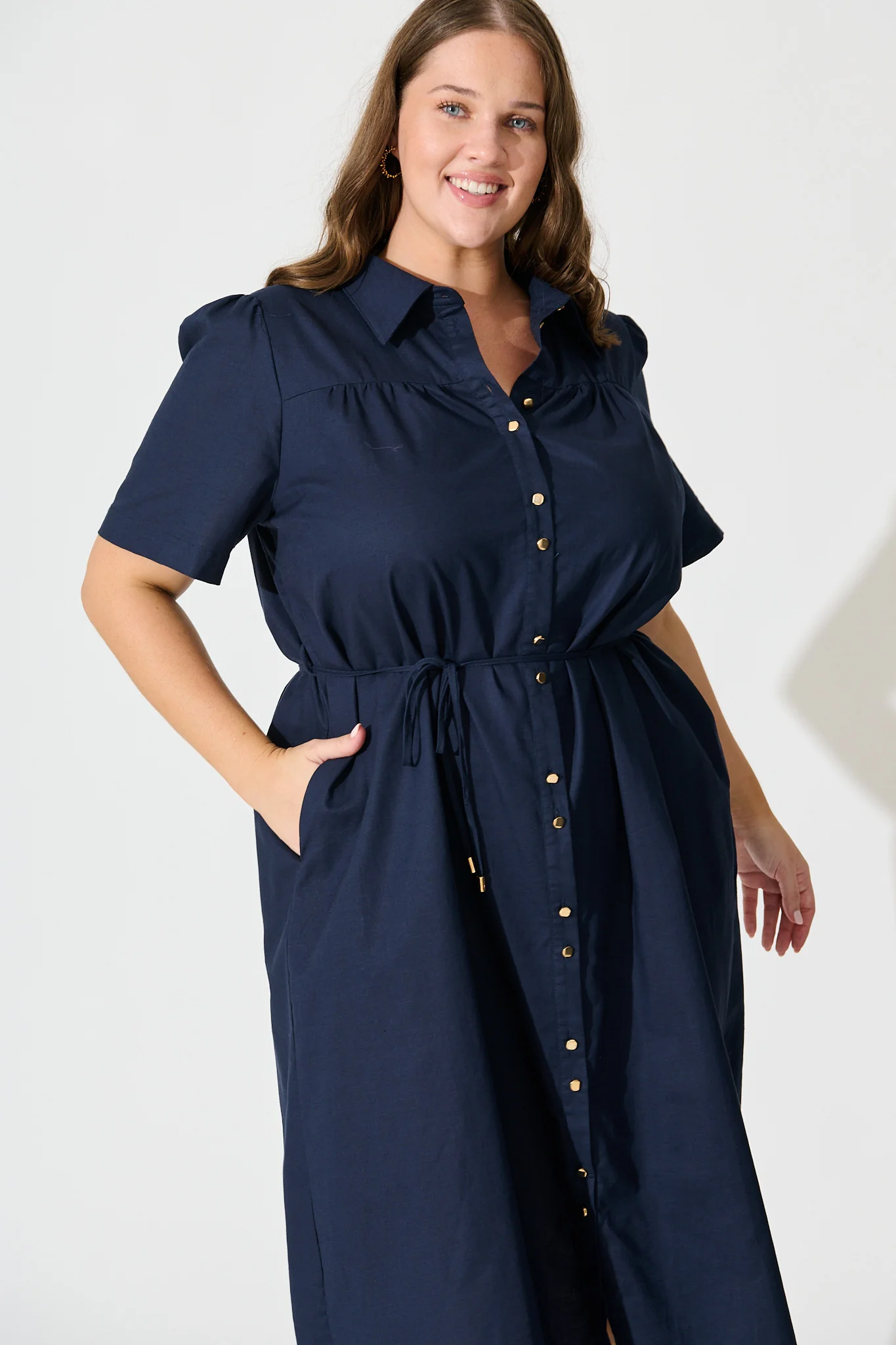 Oatland Midi Shirt Dress In Navy Cotton Linen - Image 6