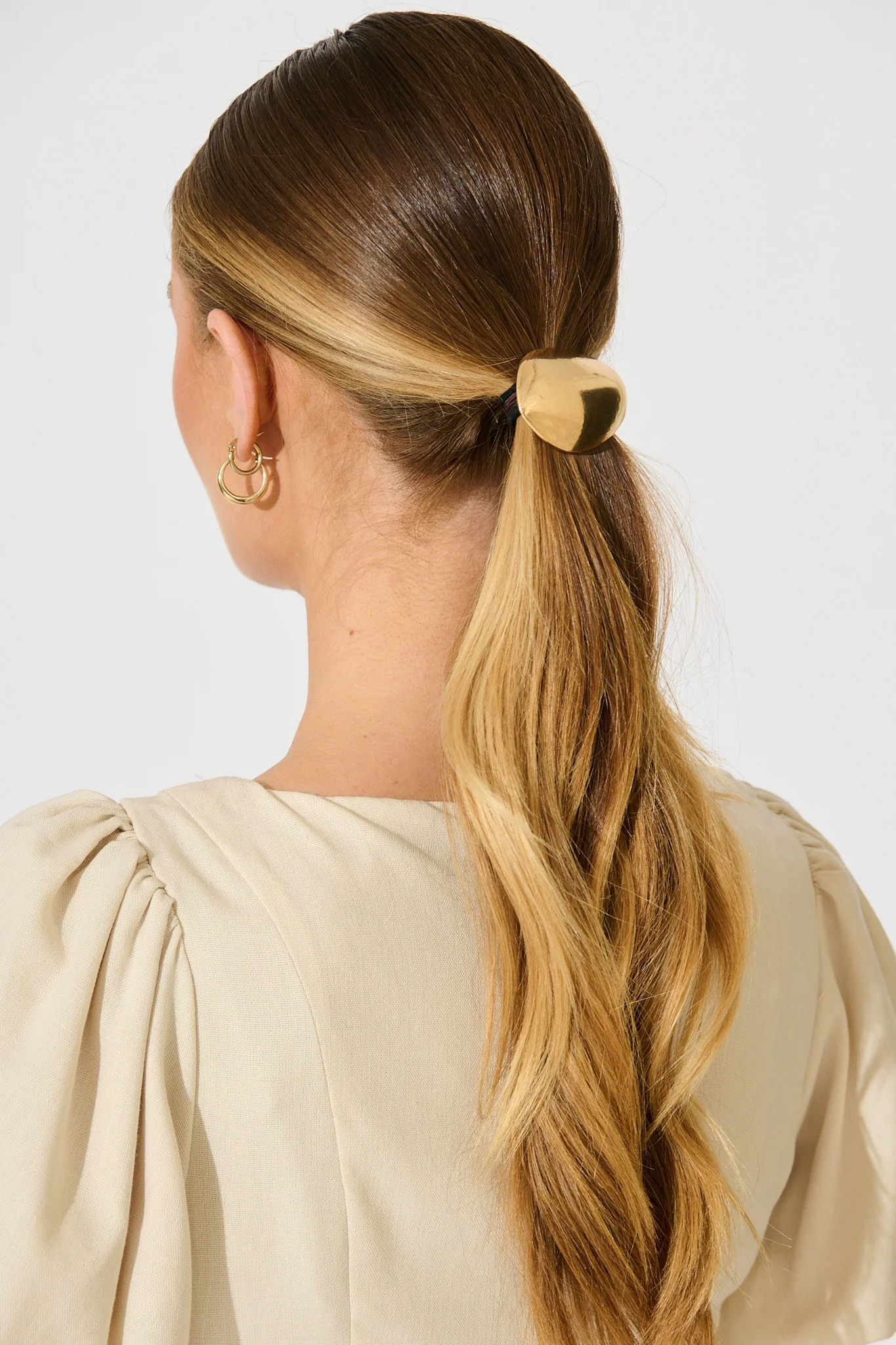 Olla Metal Ponytail Cuff Hair Tie in Gold - Image 2