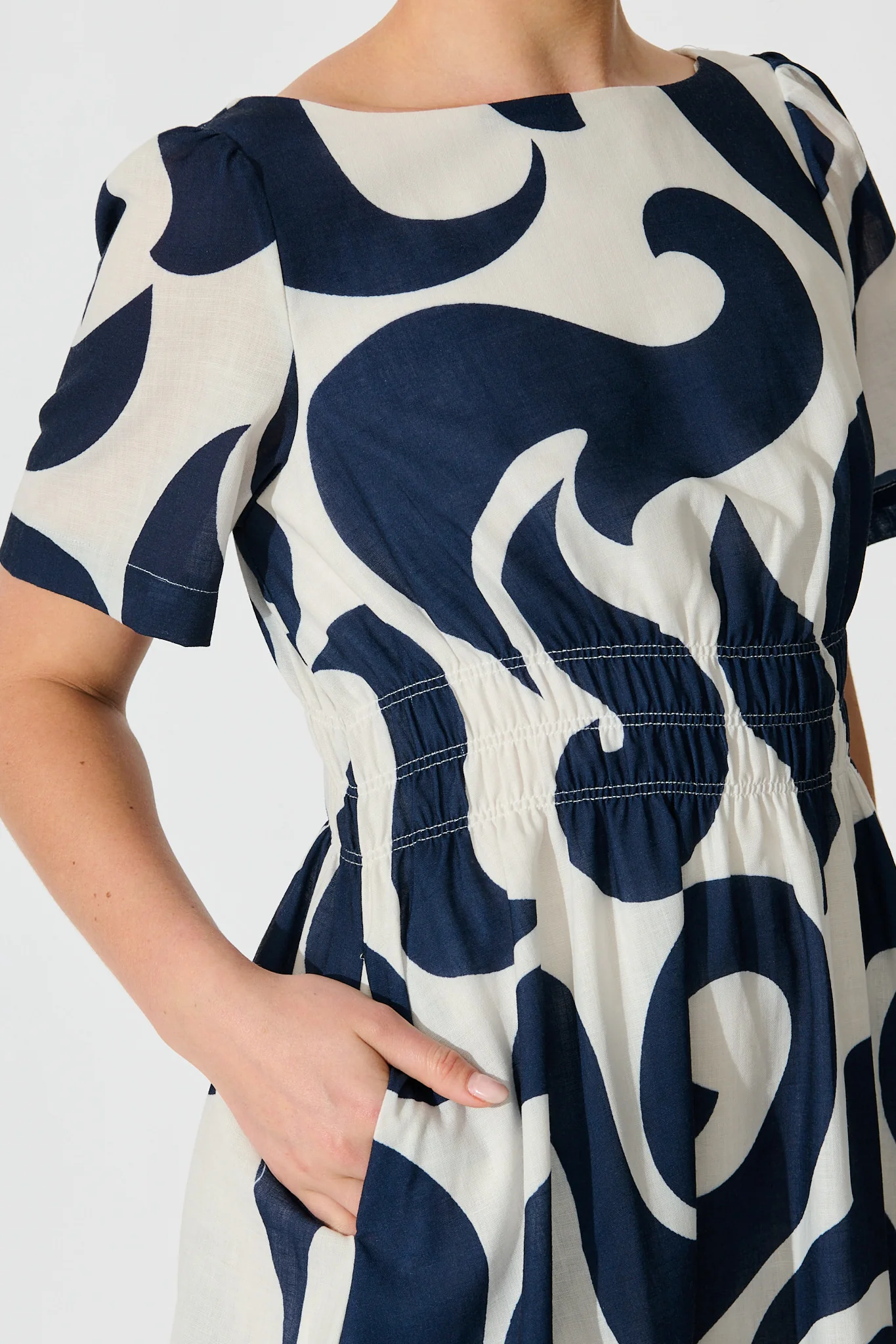 Pearl Dress in Navy Swirl Linen Blend - Image 5