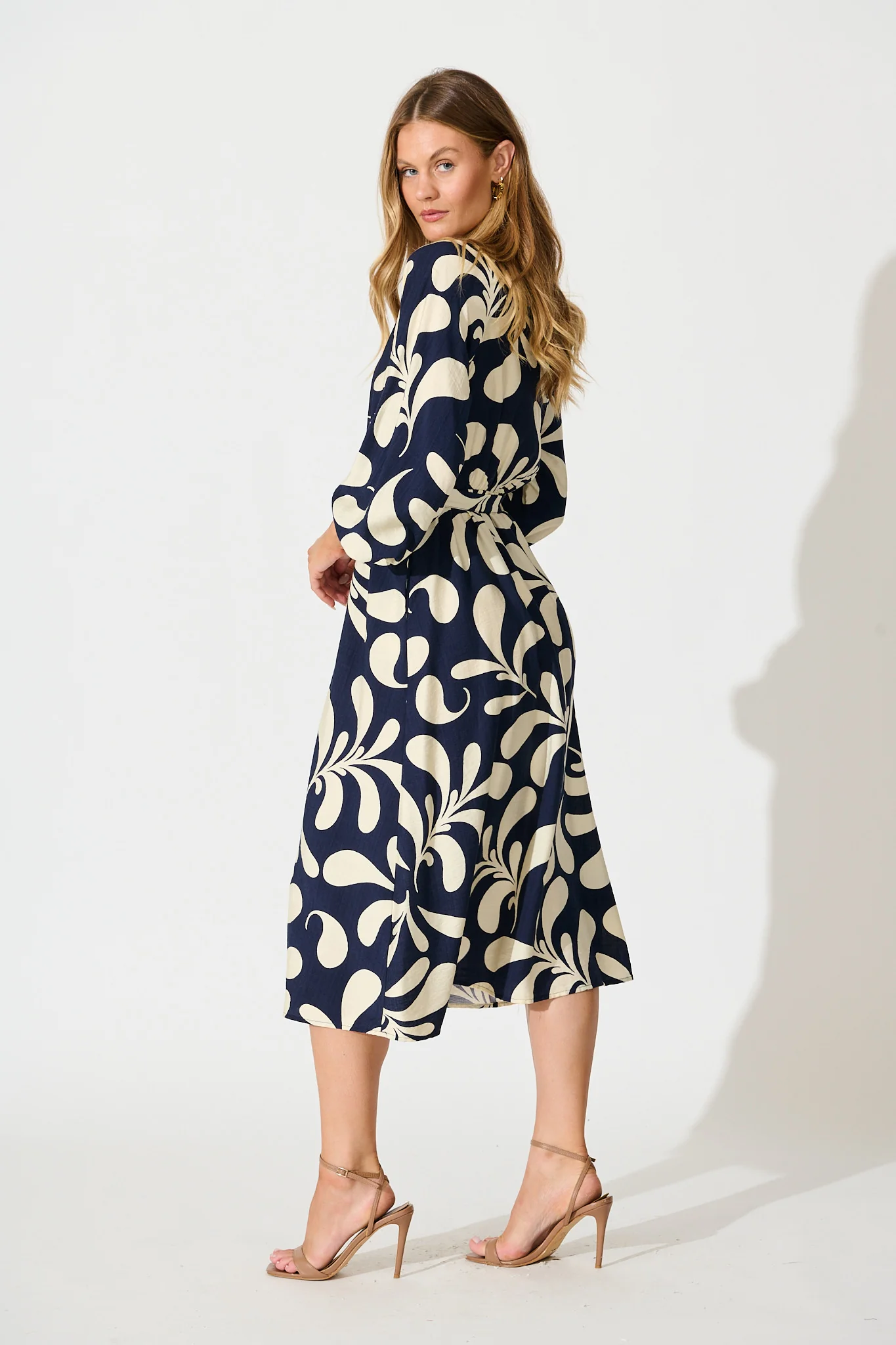 Peyton Midi Dress in Navy with White Print - Image 3