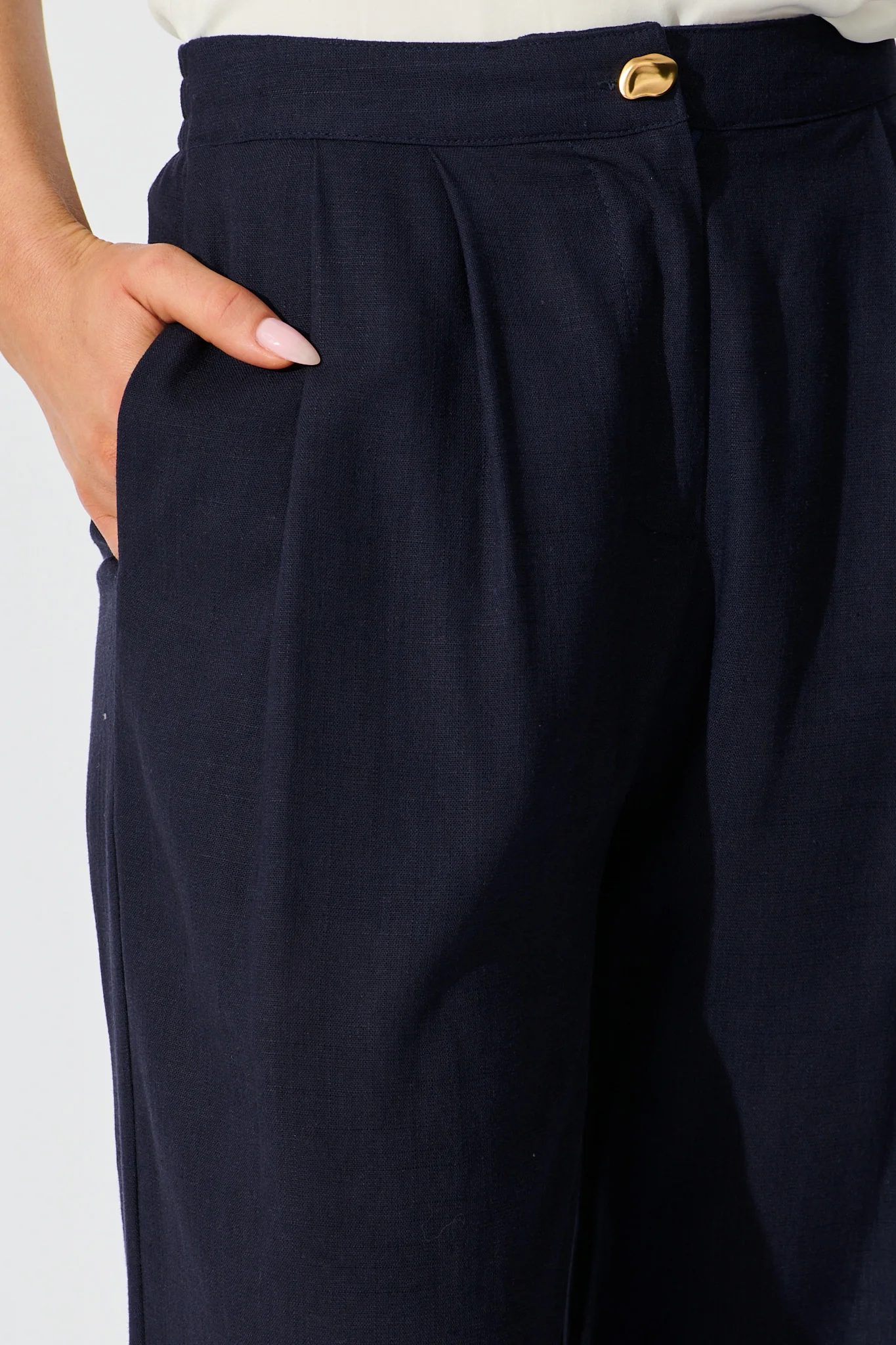 Refined Ease Pant in Navy Linen Blend - Image 5