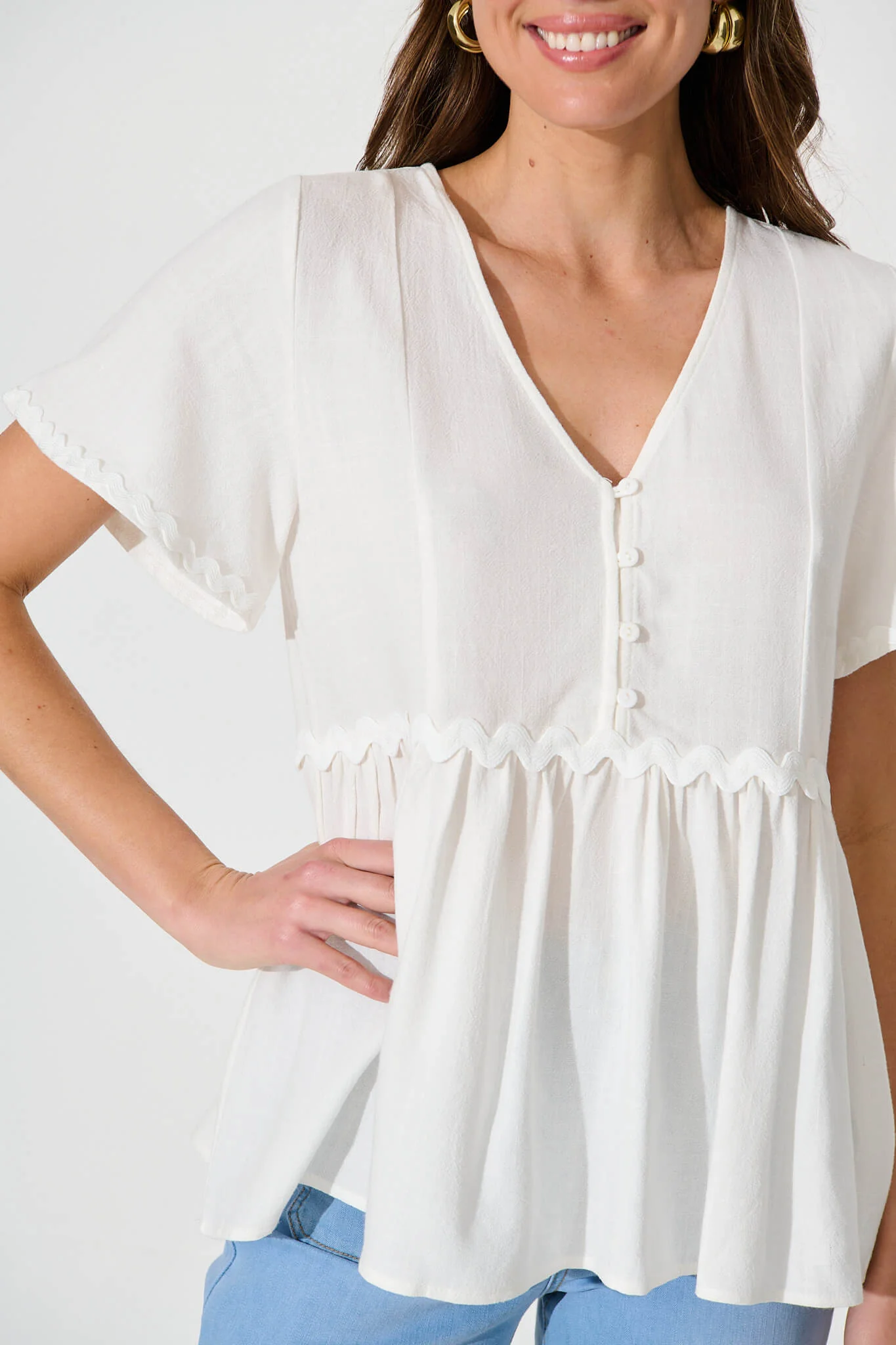 Rory Top In White With Ric Rac Trim Linen Blend - Image 5