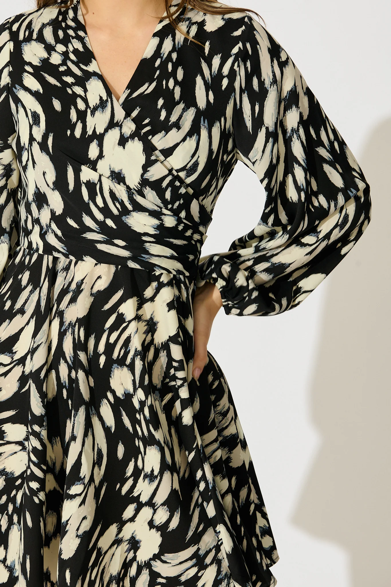 Roseabella Dress in Black and White Print - Image 5