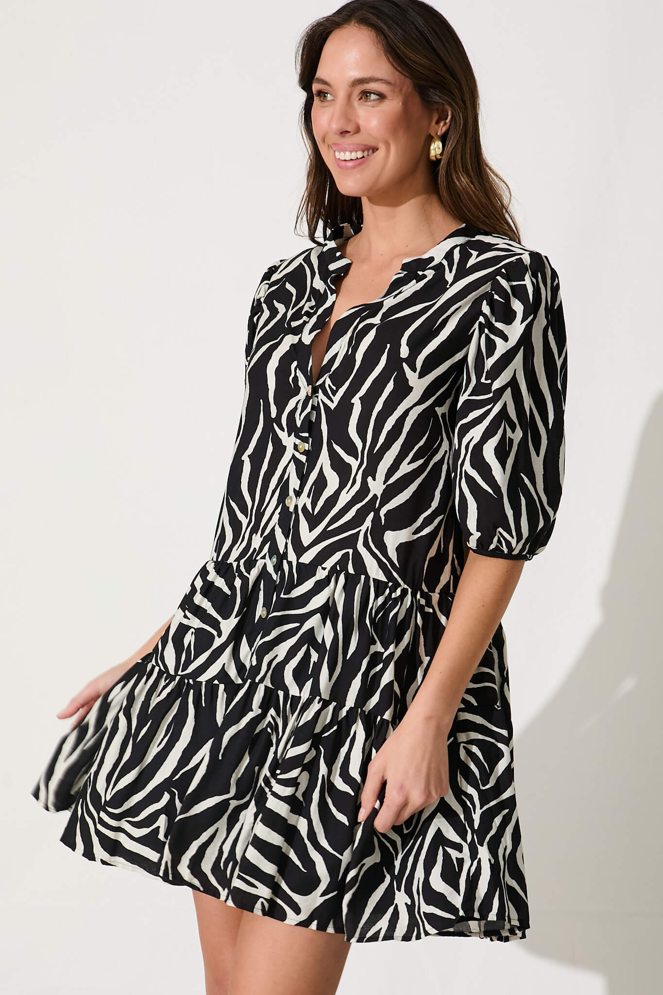 Sada Dress In Black And Cream Print - Image 2