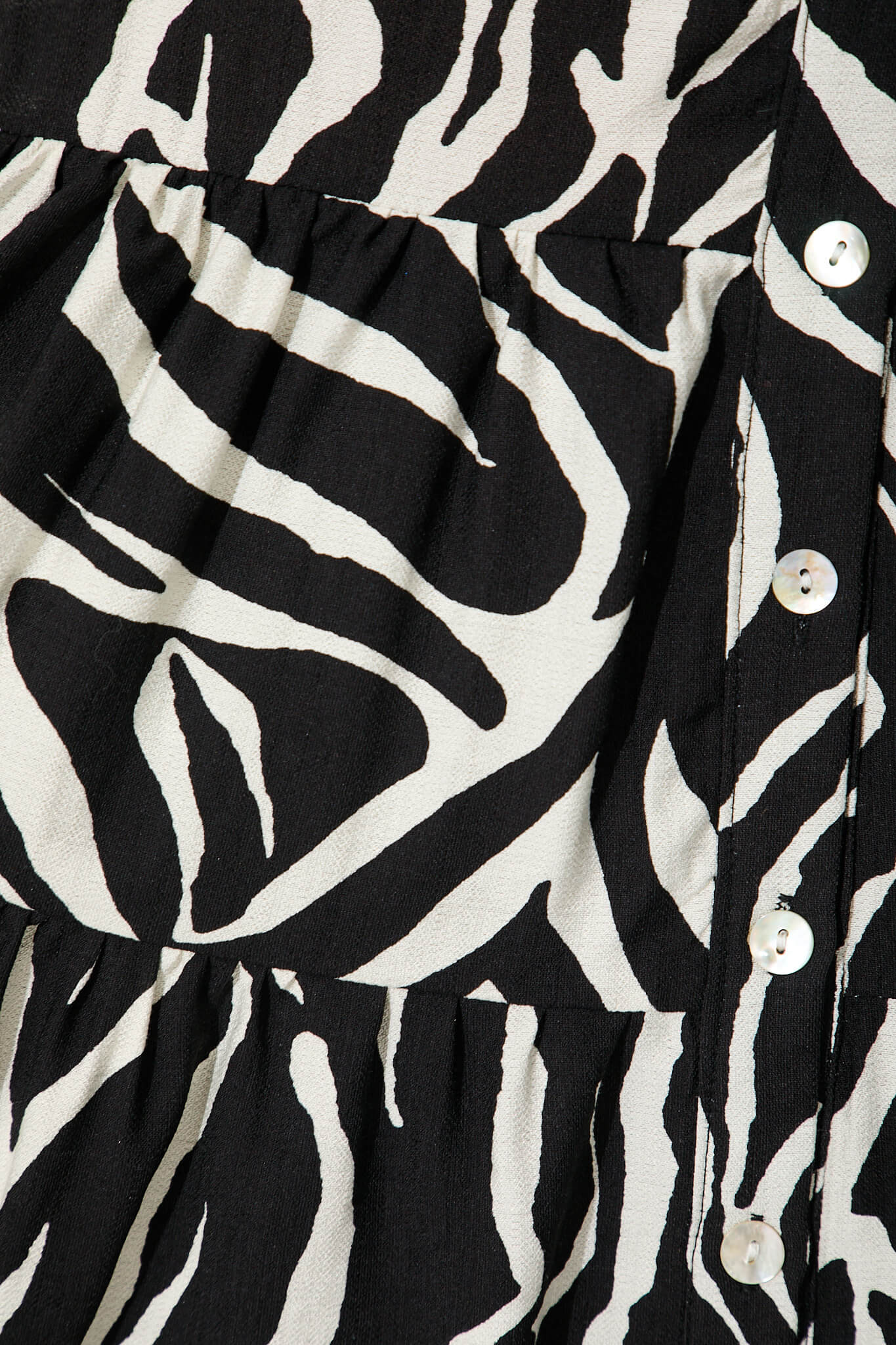 Sada Dress In Black And Cream Print - Image 6