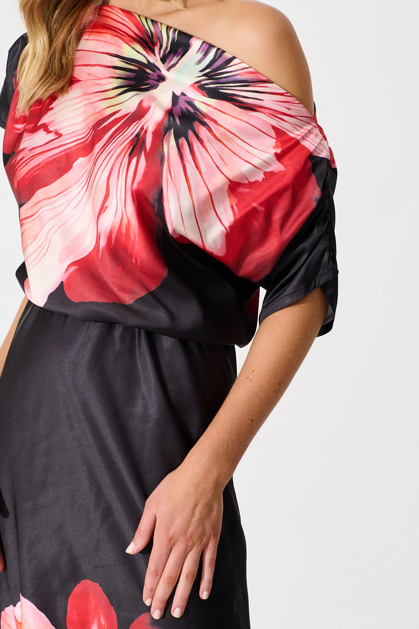 Sarita Maxi Off Shoulder Dress in Black and Red Flower Satin - Image 5