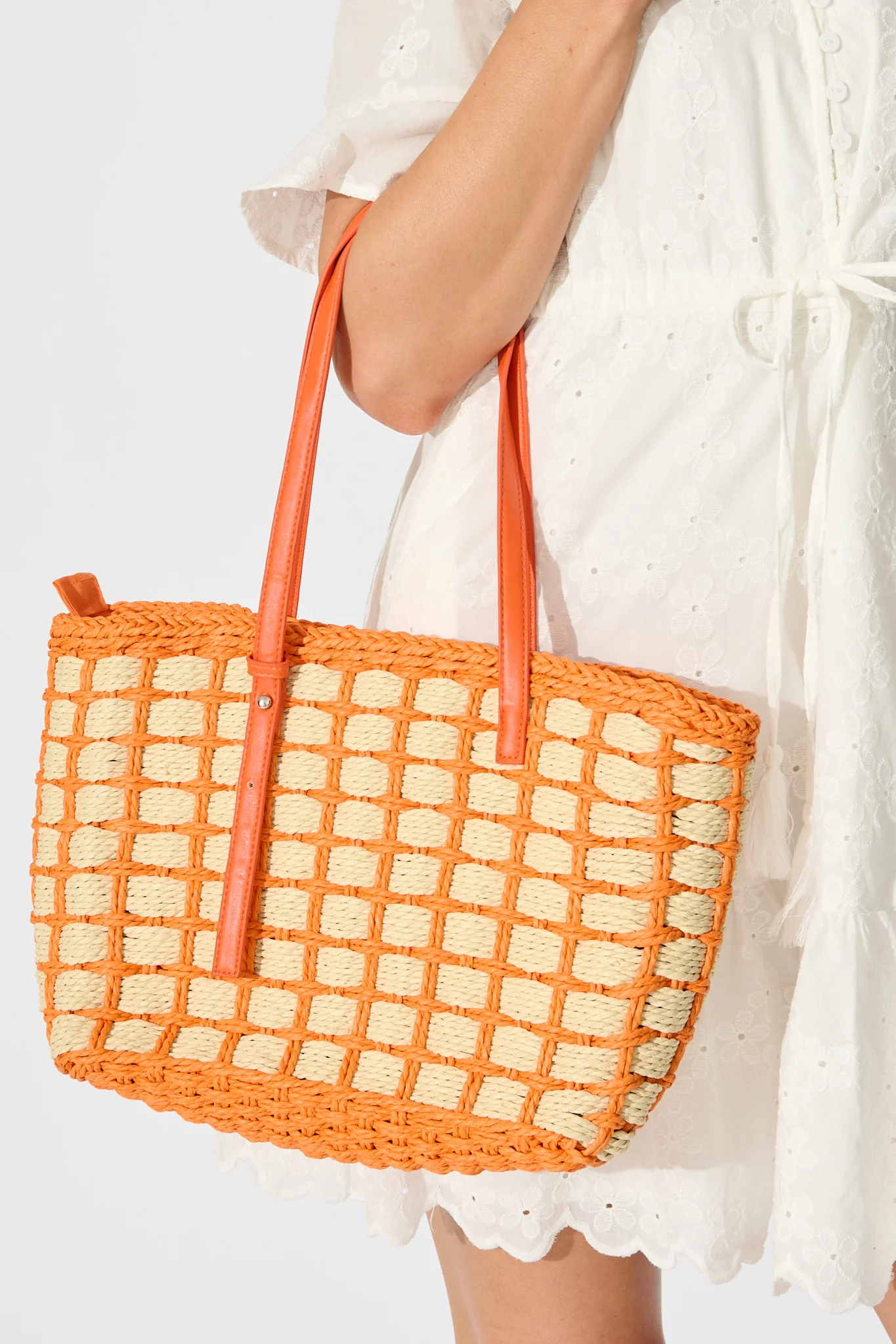 Senorita Tote Bag in Beige and Tangerine Raffia - Image 4