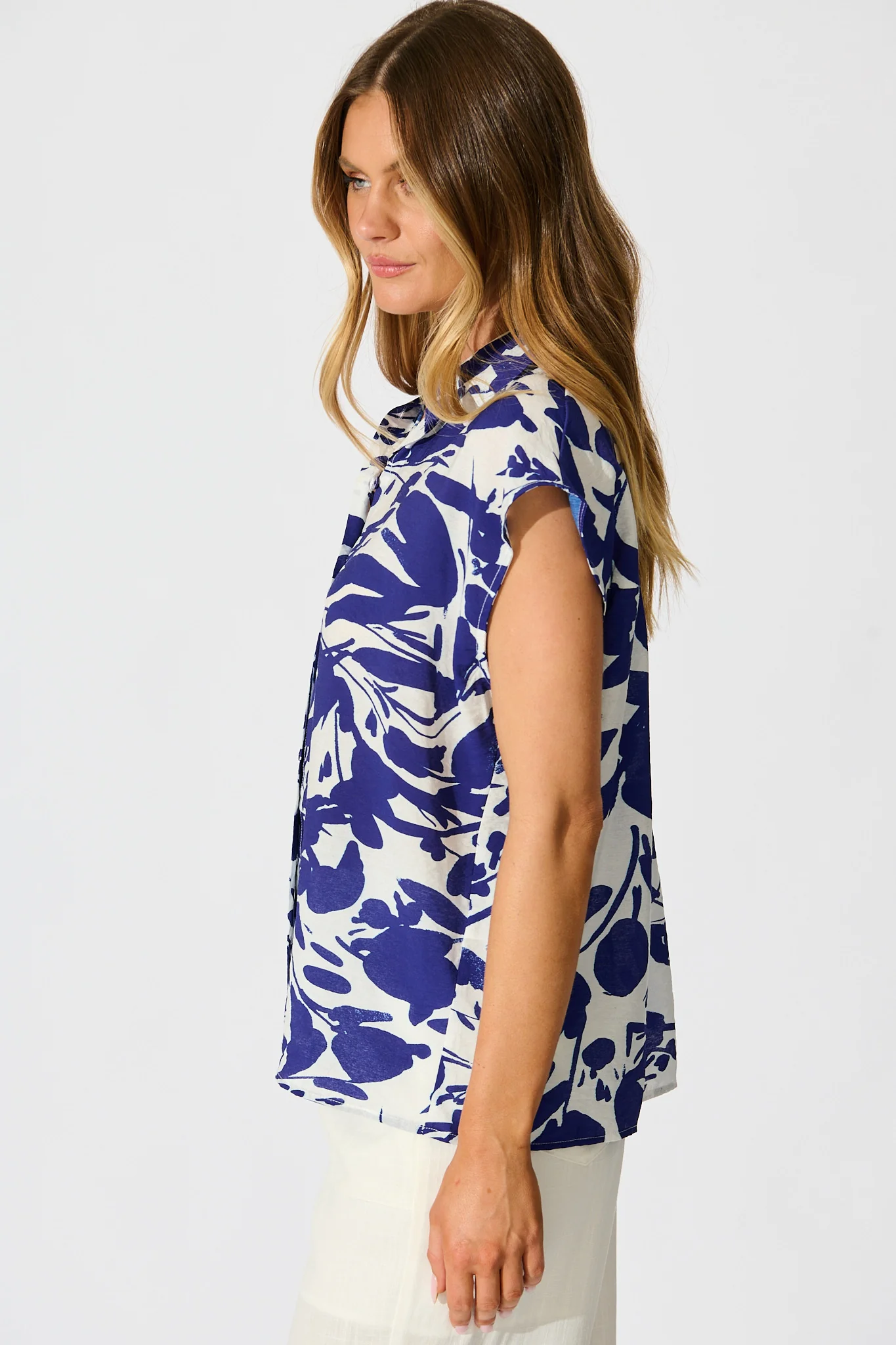 Sharmaine Shirt in White and Navy Print Linen Blend - Image 2