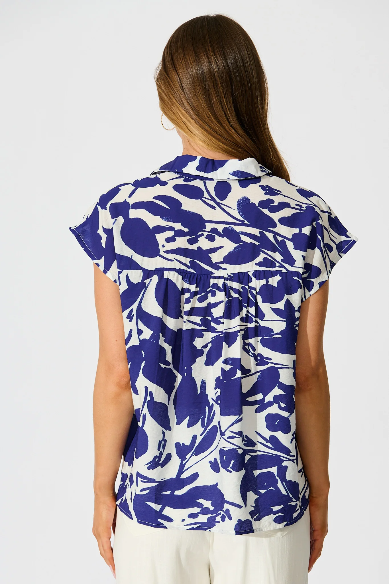 Sharmaine Shirt in White and Navy Print Linen Blend - Image 3