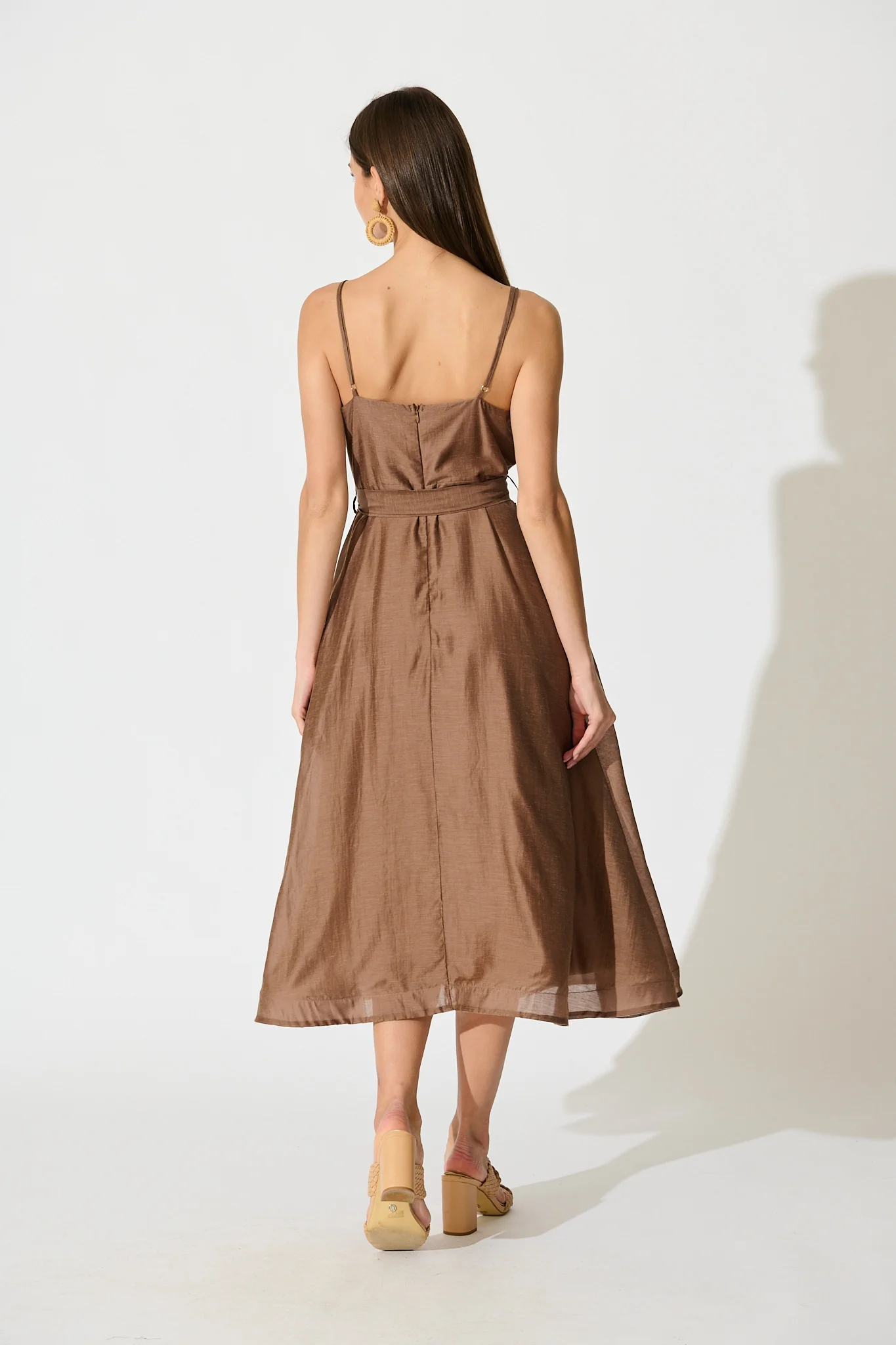 Silla Midi Dress in Brown Linen Blend - Image 4