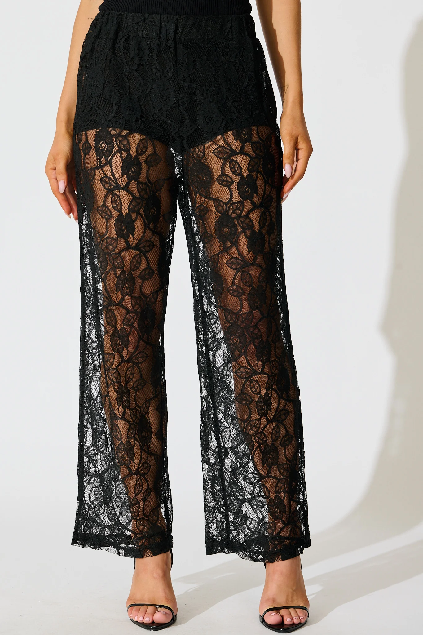 Soft Line Lace Pants In Black