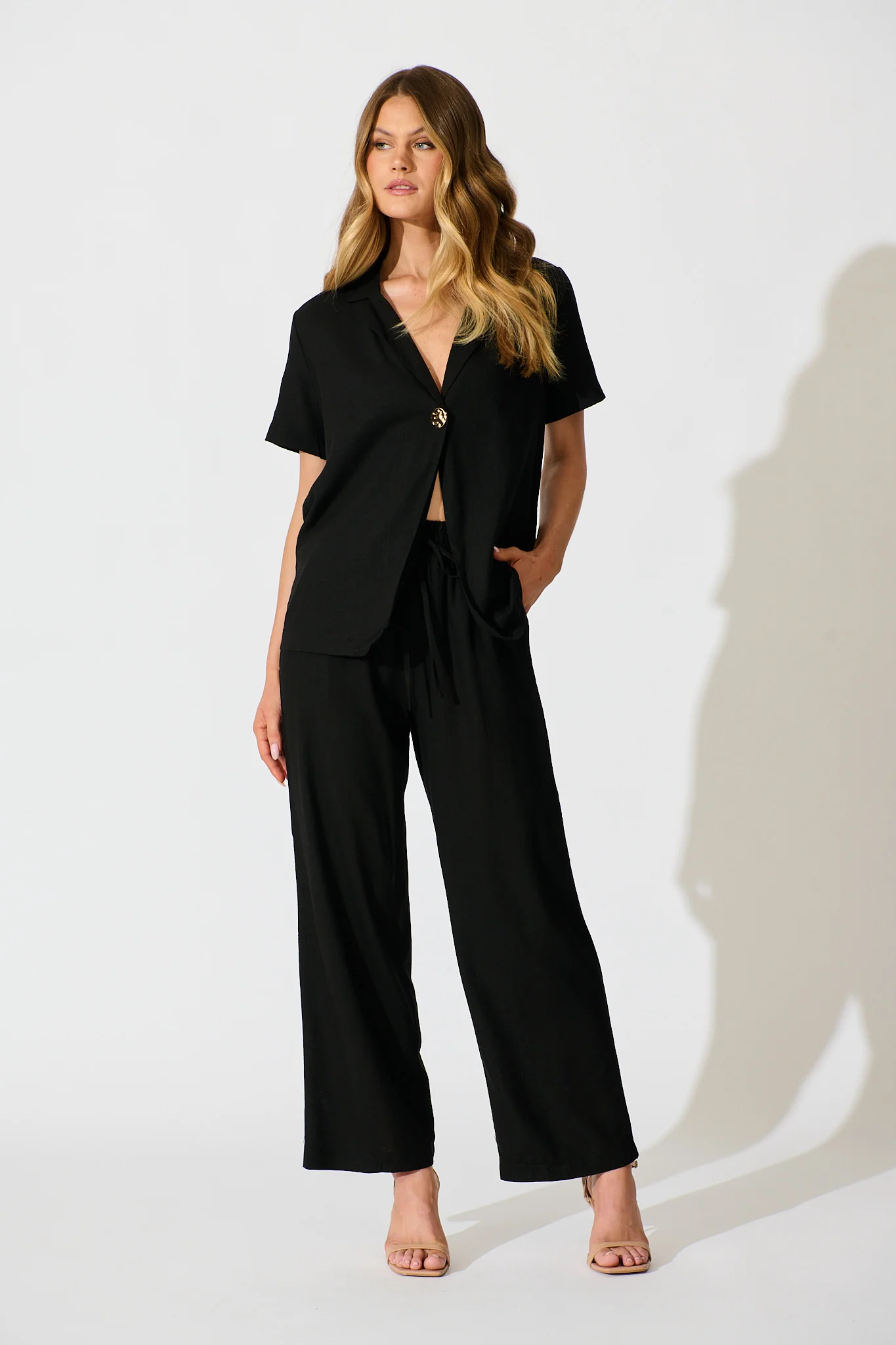 Soft Structure Top In Black Cotton Linen - Image 4