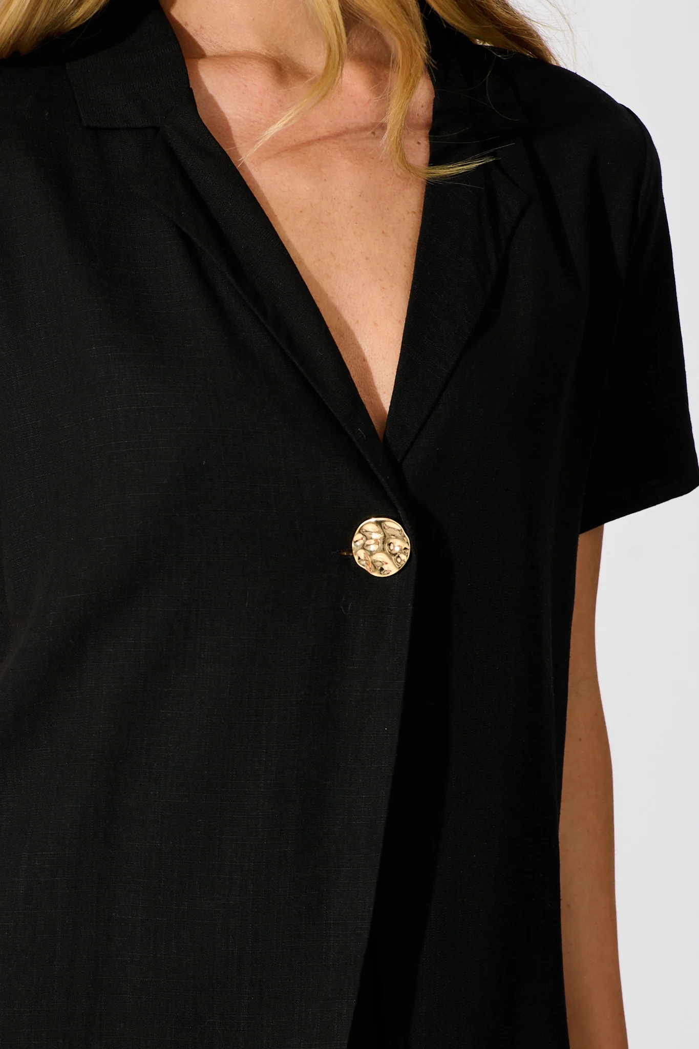 Soft Structure Top In Black Cotton Linen - Image 5