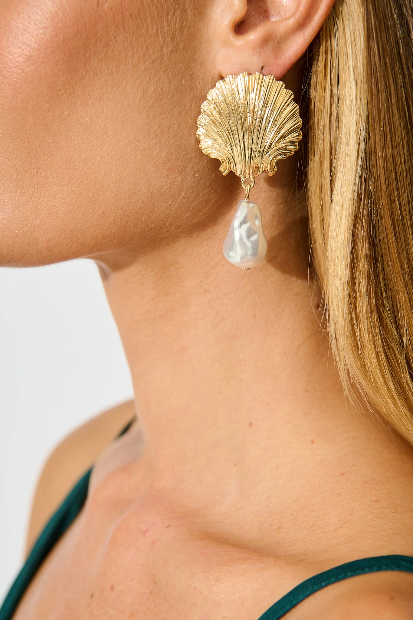 Soiree Drop Shell Earrings in Gold with Pearl - Image 4