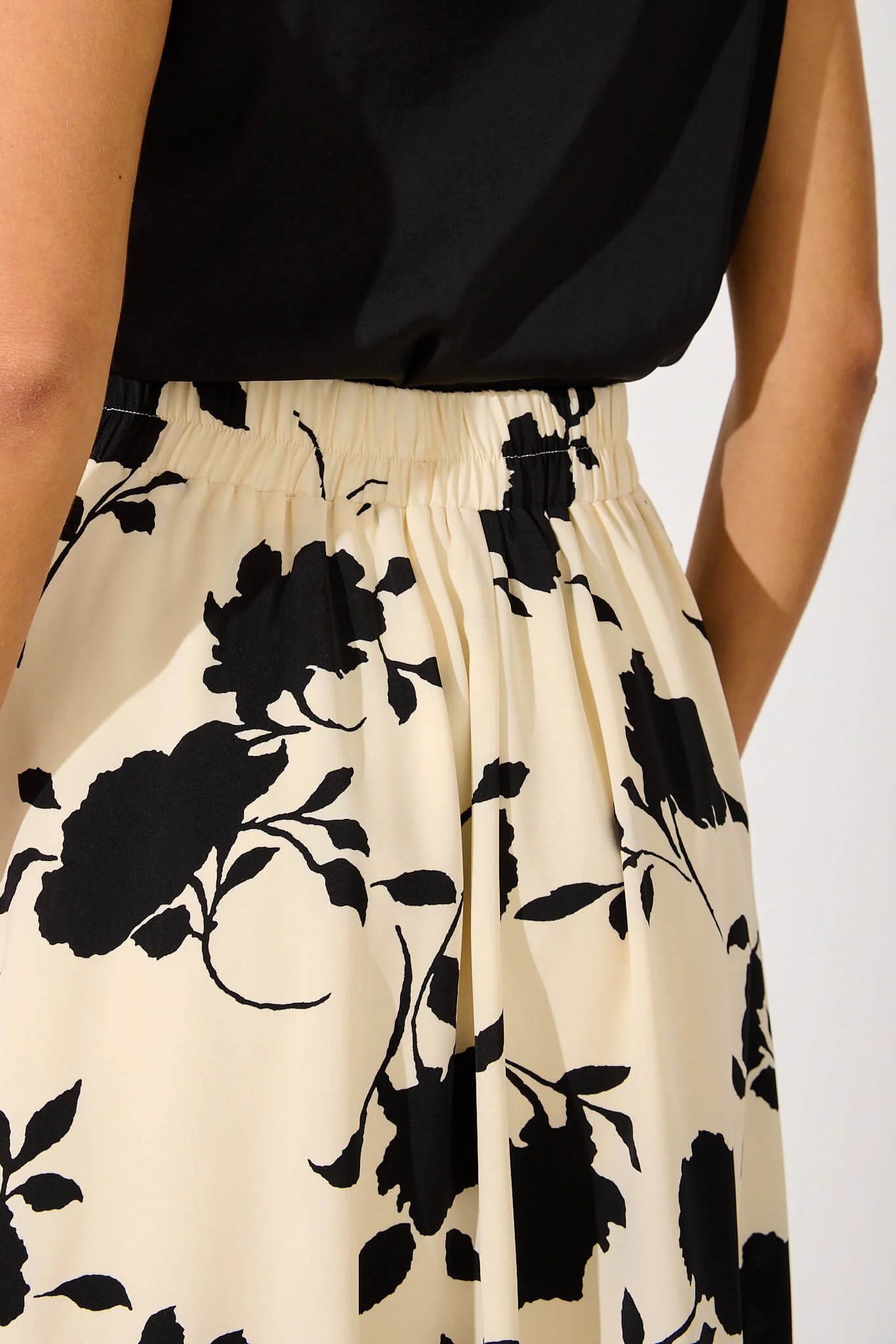 Sophianna Midi Skirt In Cream With Black Floral - Image 5