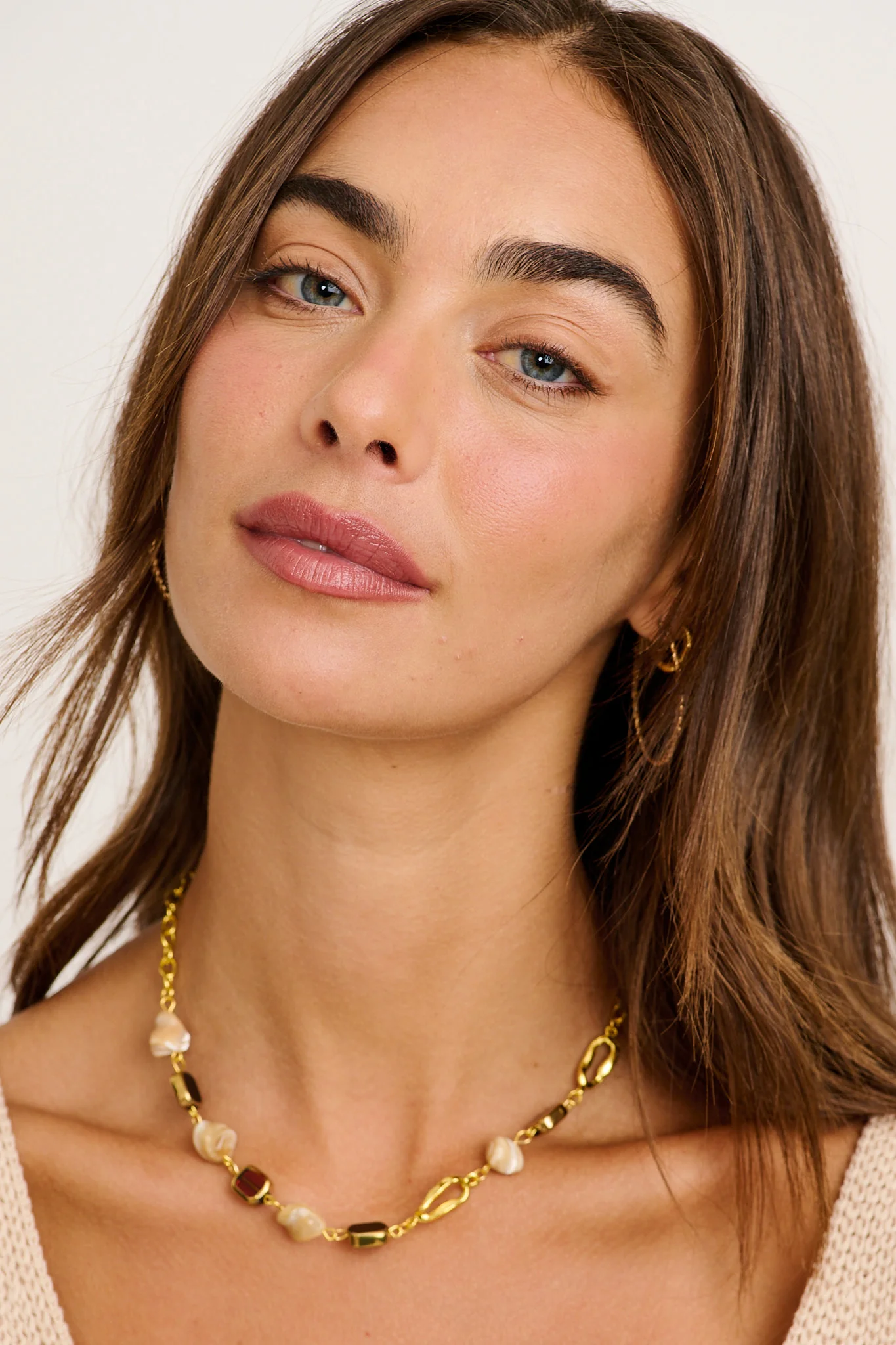 Soraya Necklace in Gold with Amber Resin - Image 2
