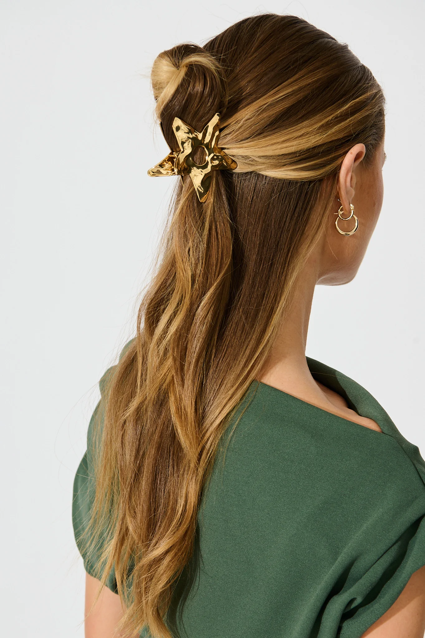 Star Hair Claw in Textured Gold - Image 2