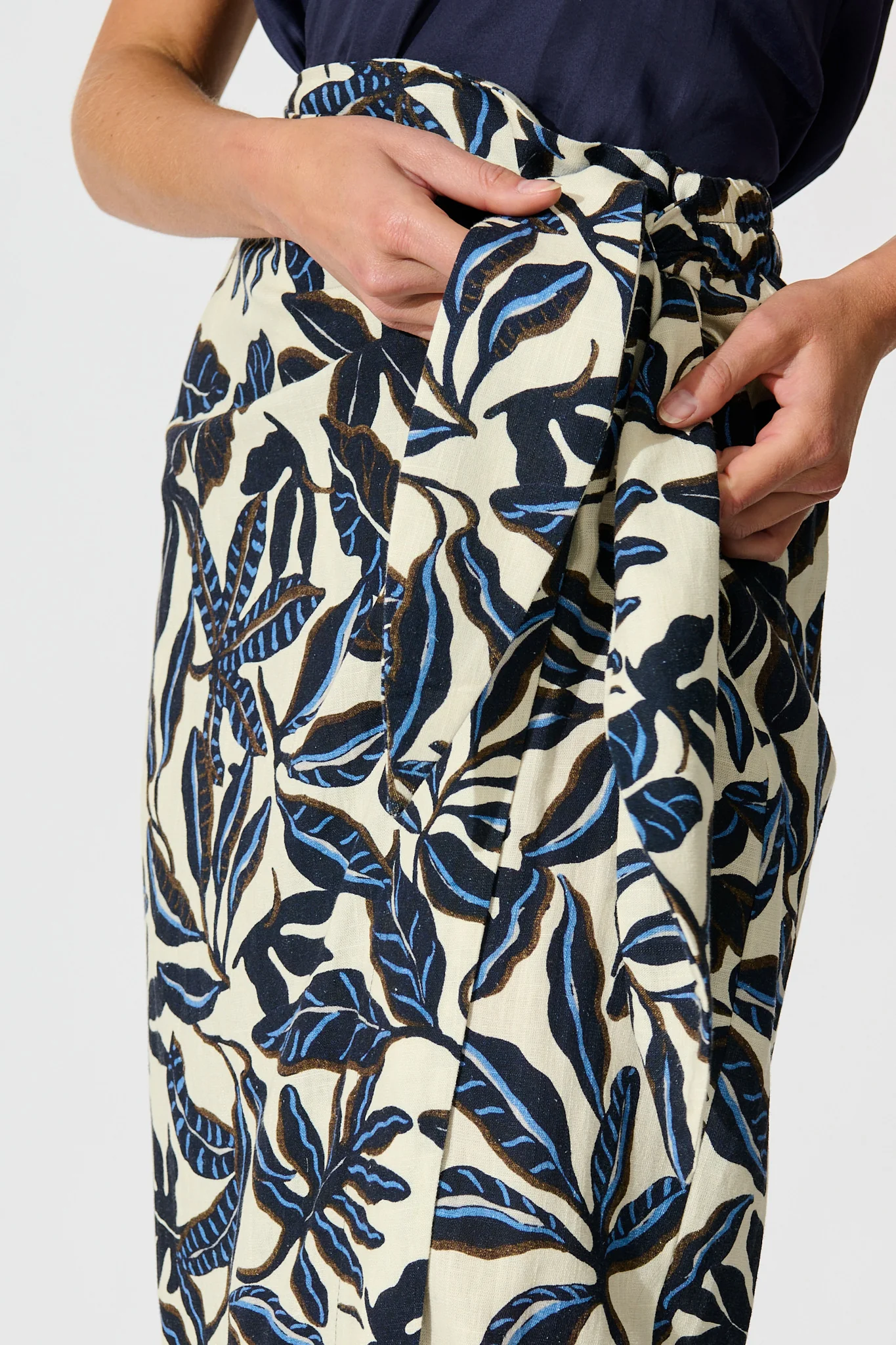 Tanis Midi Wrap Skirt in Navy and Cream Leaf Linen Blend - Image 5
