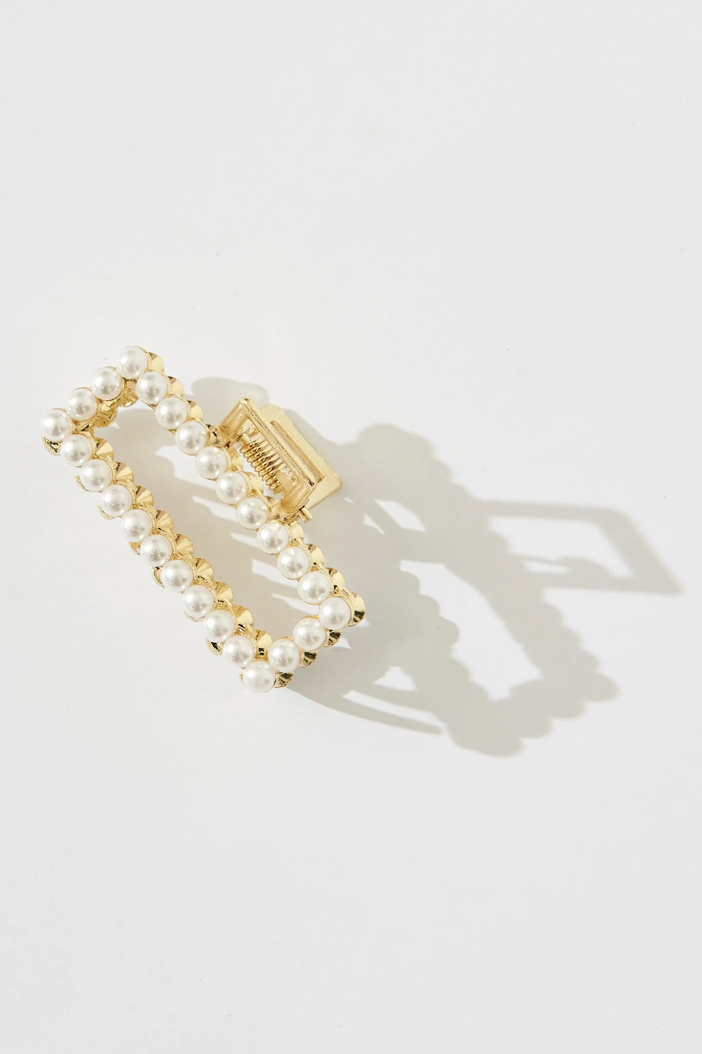 Valerie Pearl Square Hair Claw In White - Image 2