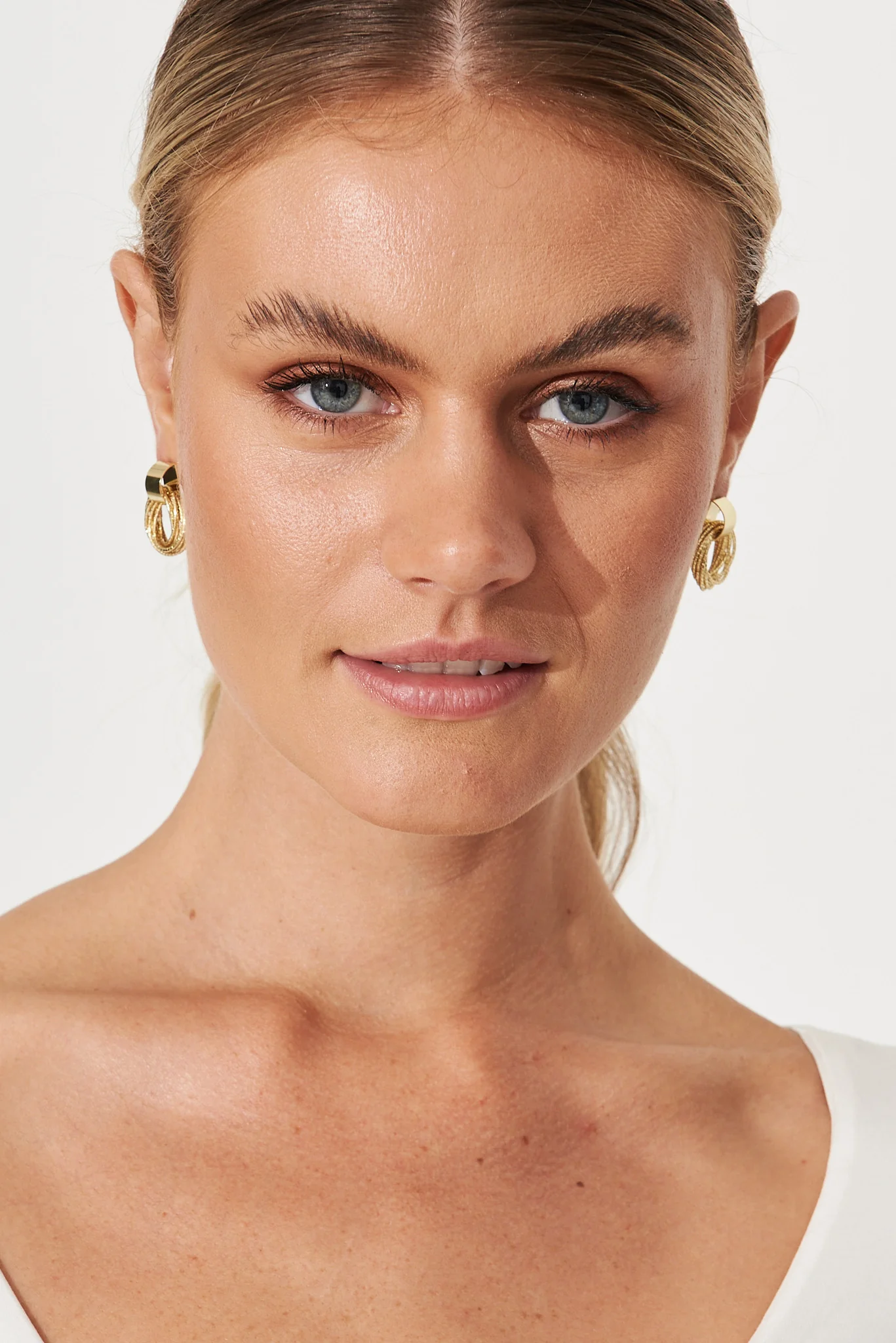 Vega Earrings In Gold - Image 4