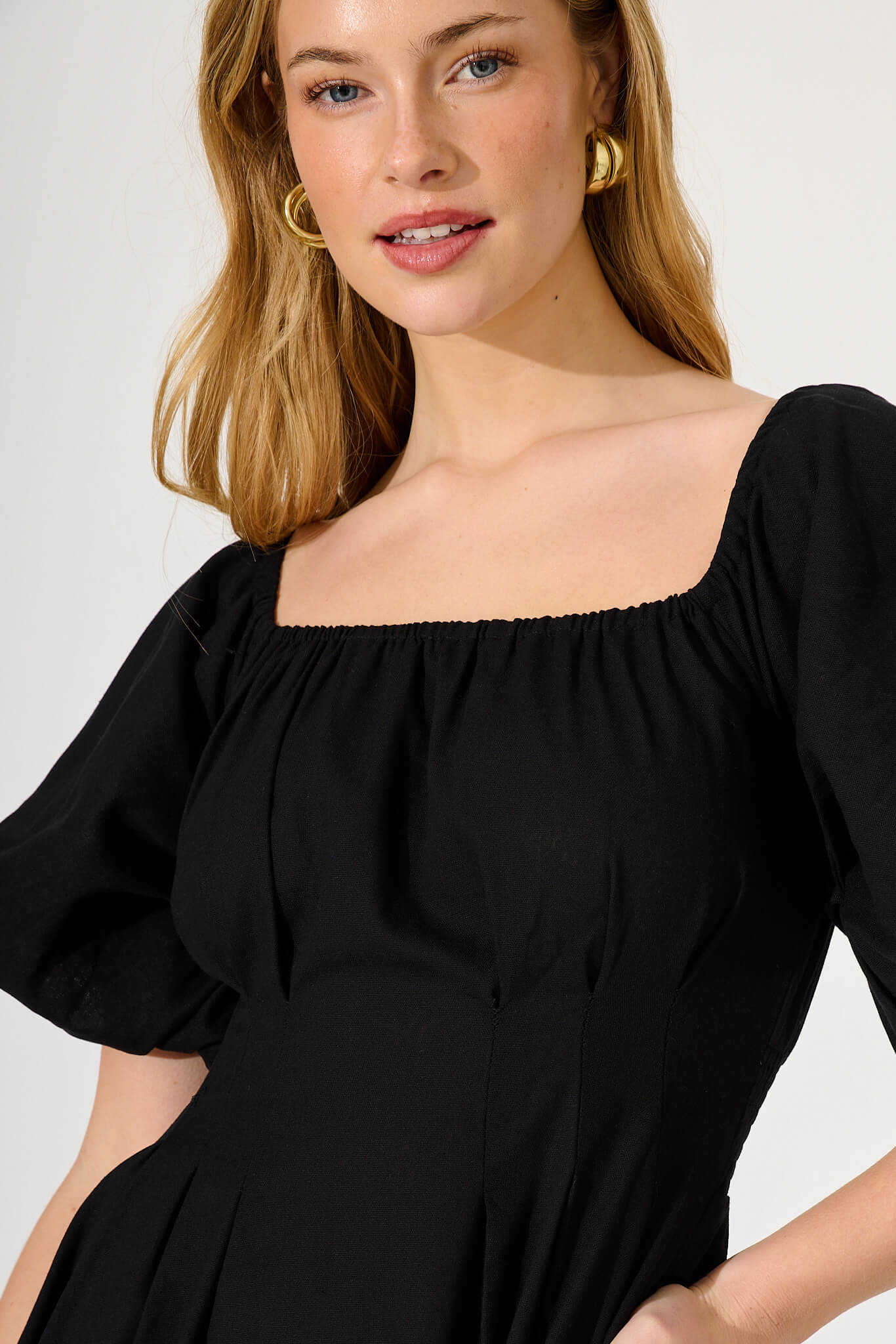 Wintour Midi Dress In Black Linen Blend - Image 5