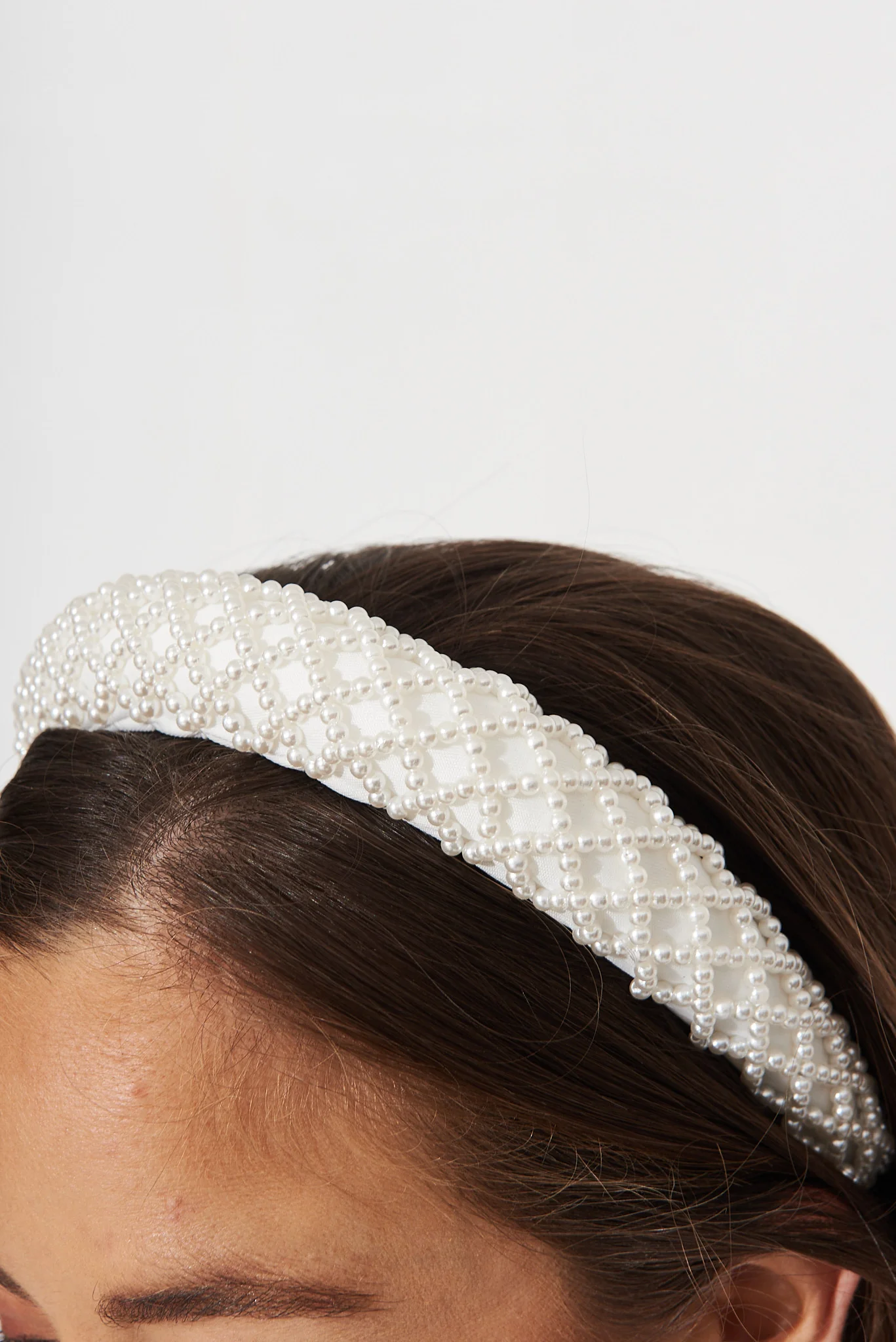Woodsen Headband In White Faux Pearl - Image 3