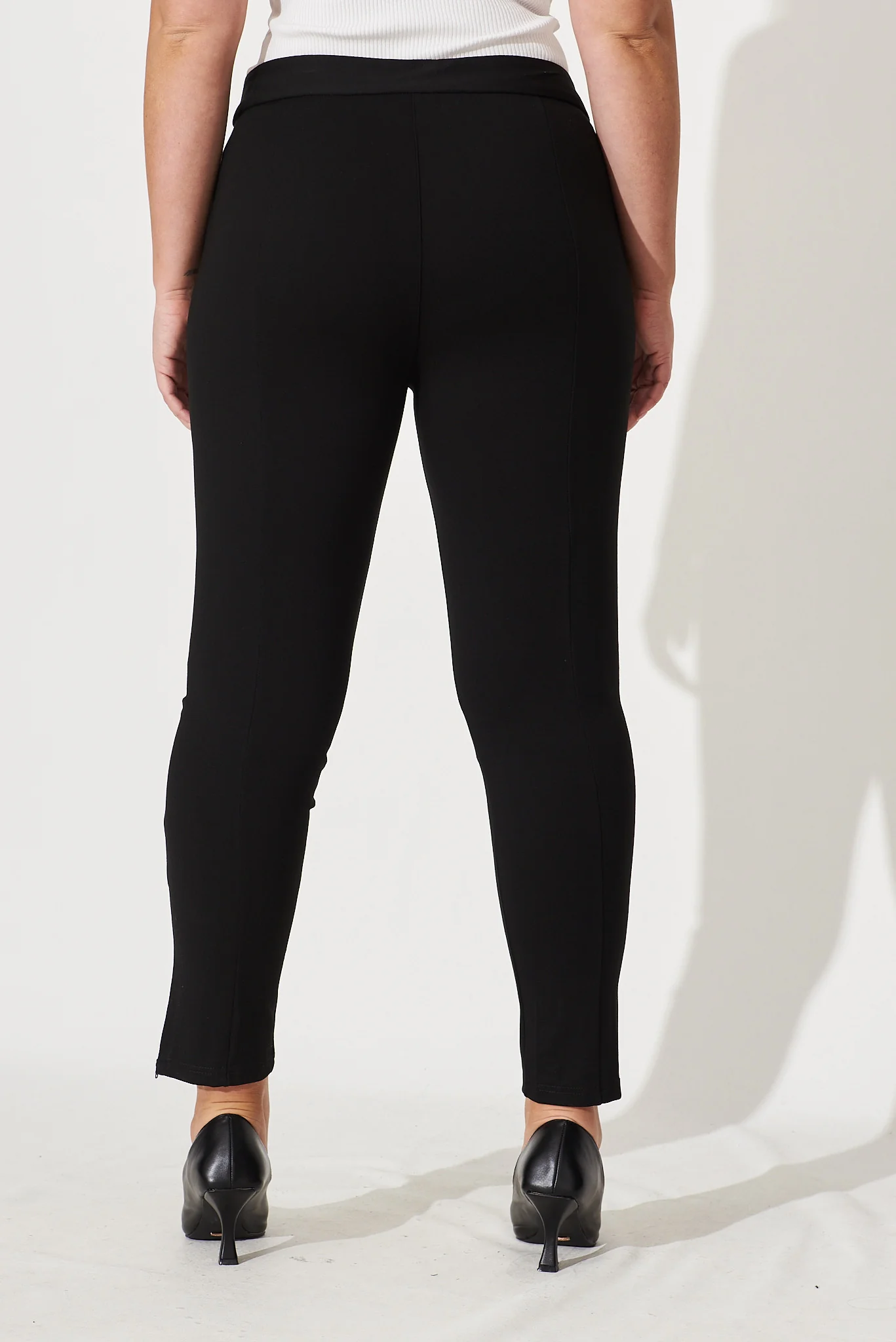 Workflow Stretch Pocket Zip Pants in Black - Image 8