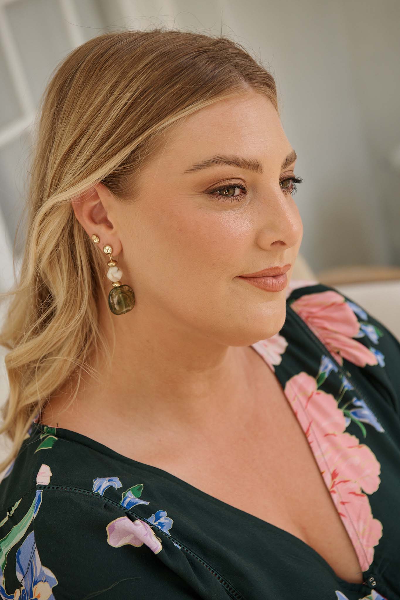 Zara Drop Earrings in Champagne and Jade Green Resin - Image 2